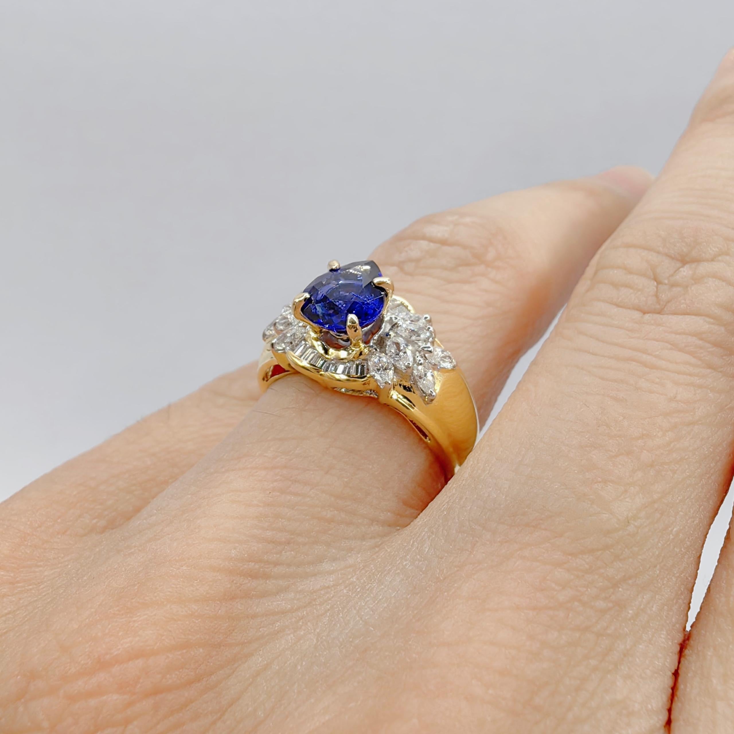 1,28 Karat Birnenschliff Königsblauer unerhitzter Saphir Cluster Diamantring aus 18 Karat Gold 3