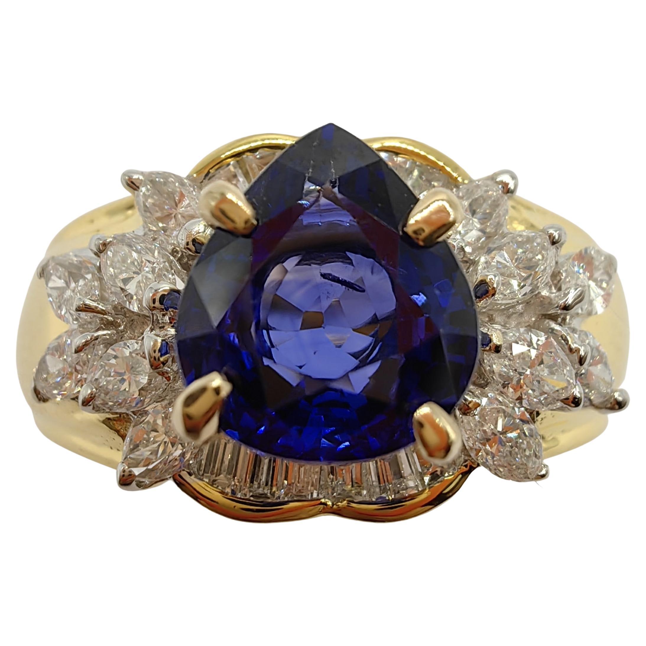 1,28 Karat Birnenschliff Königsblauer unerhitzter Saphir Cluster Diamantring aus 18 Karat Gold