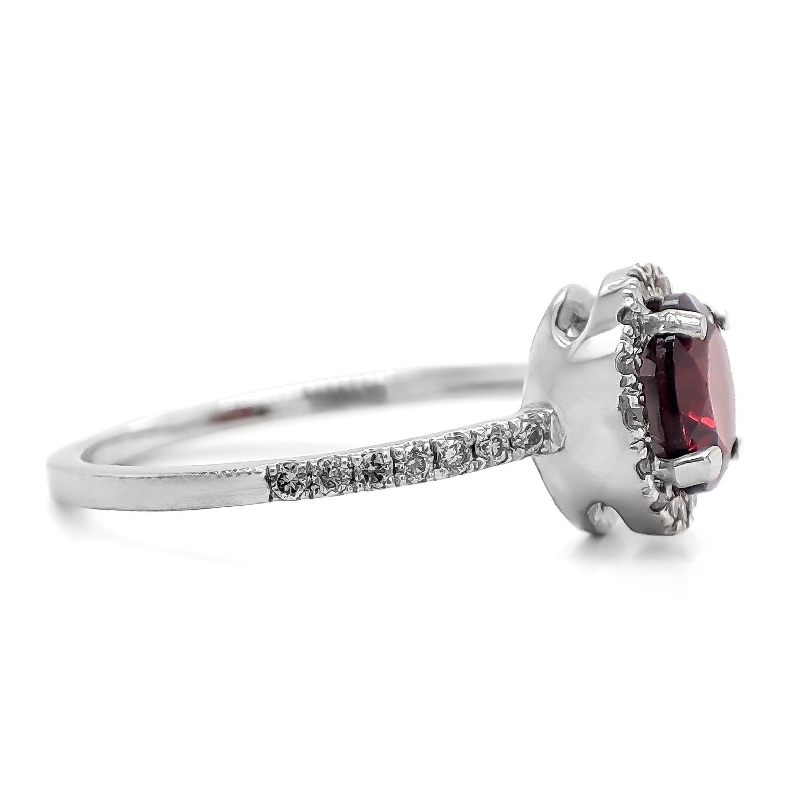 Women's NO RESERVE 1.28CTW Garnet and Diamond Engagement Ring 14K White Gold For Sale