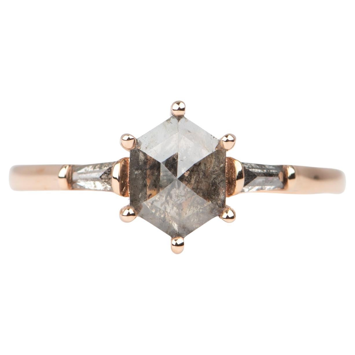1.28ctw Hexagon Salt and Pepper Diamond Three-Stone Engagement Ring 14K RoseGold (bague de fiançailles à trois pierres)