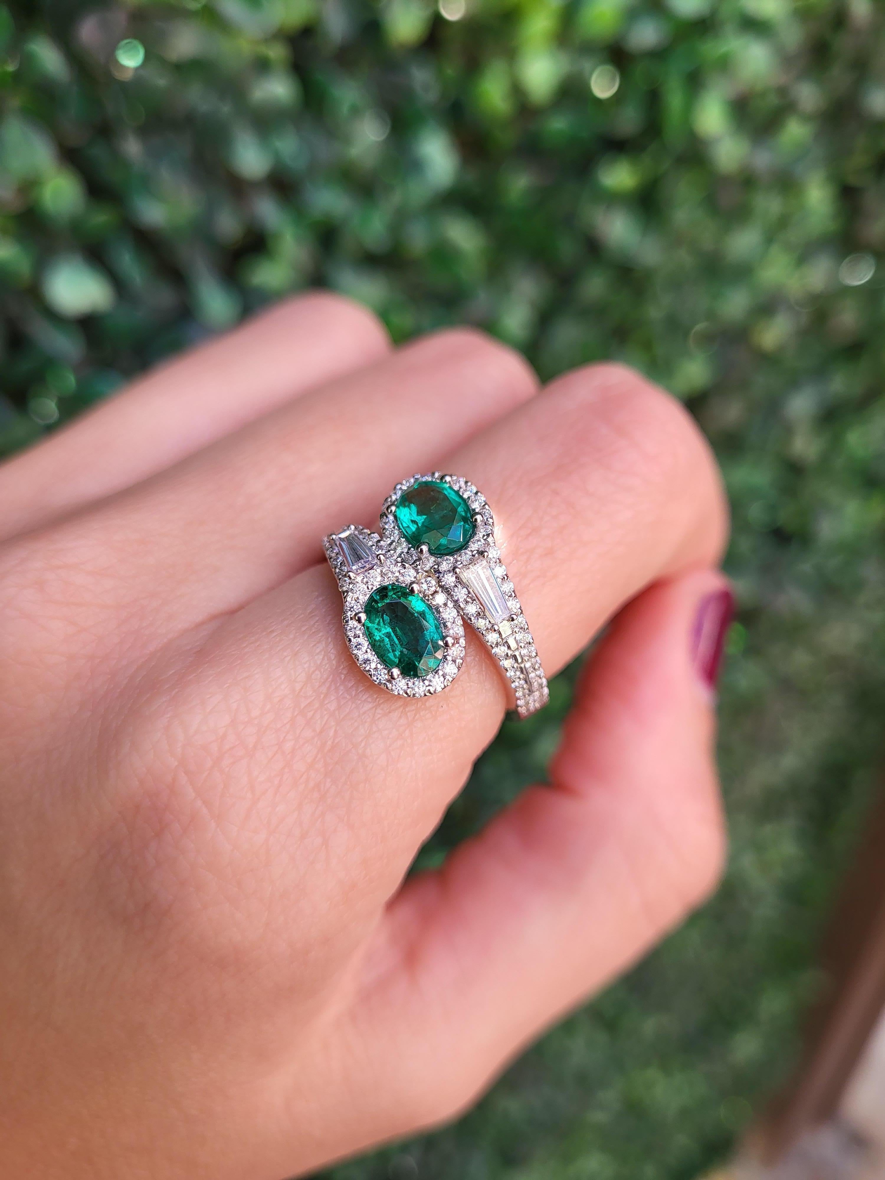 1.28ctw Oval Cut Natural Emeralds & 0.88ctw Diamonds 14k White Gold Bypass Ring For Sale 10