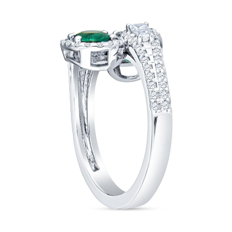 1.28ctw Oval Cut Natural Emeralds & 0.88ctw Diamonds 14k White Gold Bypass Ring In New Condition For Sale In Houston, TX