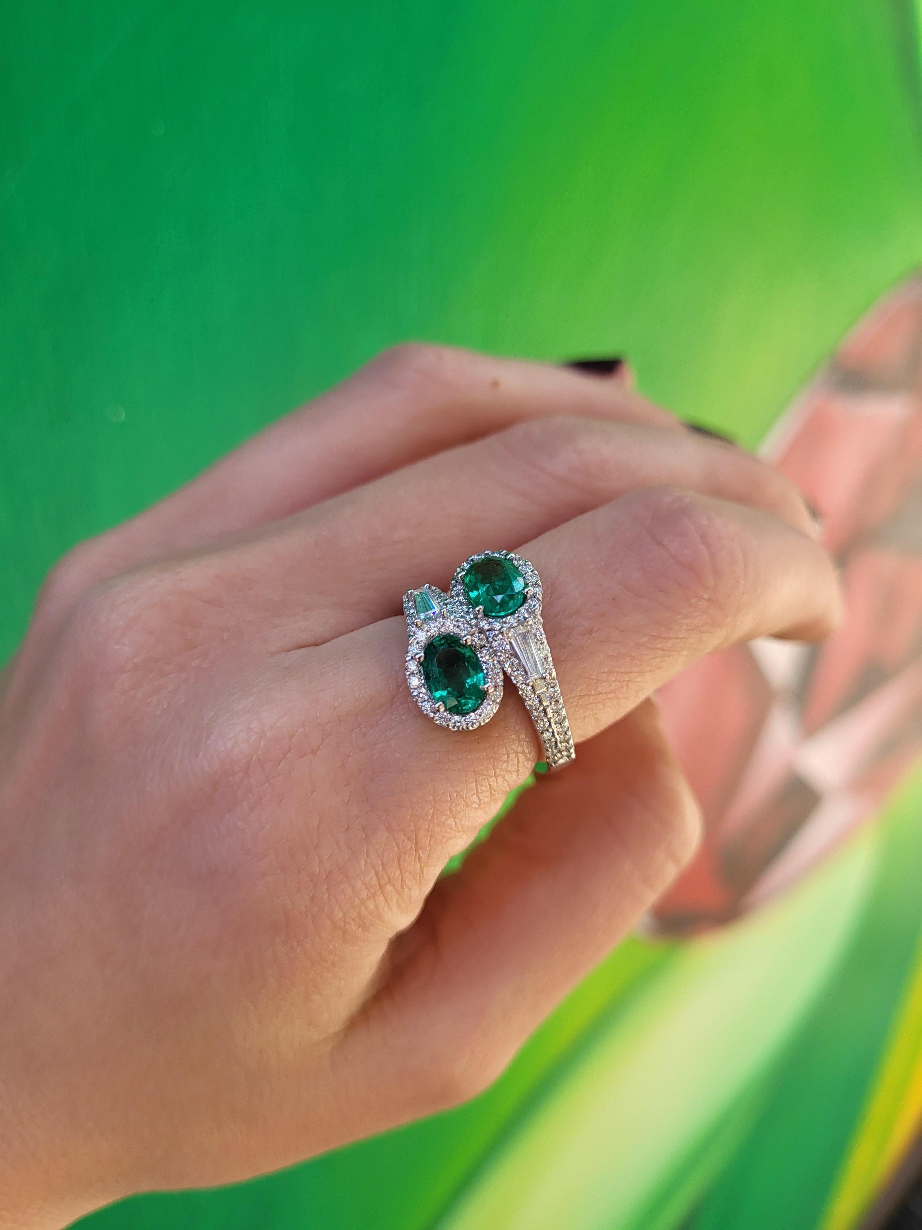 1.28ctw Oval Cut Natural Emeralds & 0.88ctw Diamonds 14k White Gold Bypass Ring For Sale 2