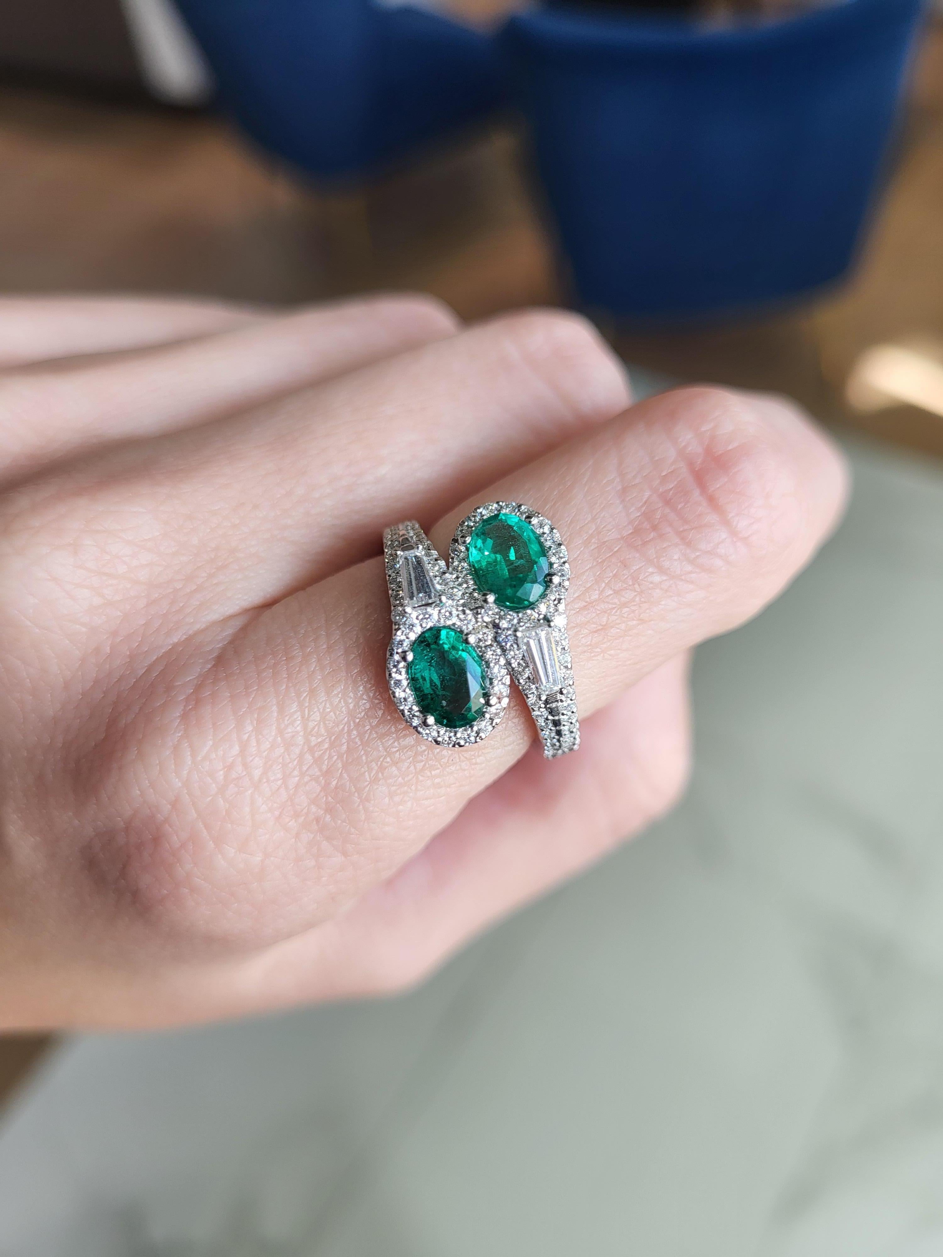 1.28ctw Oval Cut Natural Emeralds & 0.88ctw Diamonds 14k White Gold Bypass Ring For Sale 4