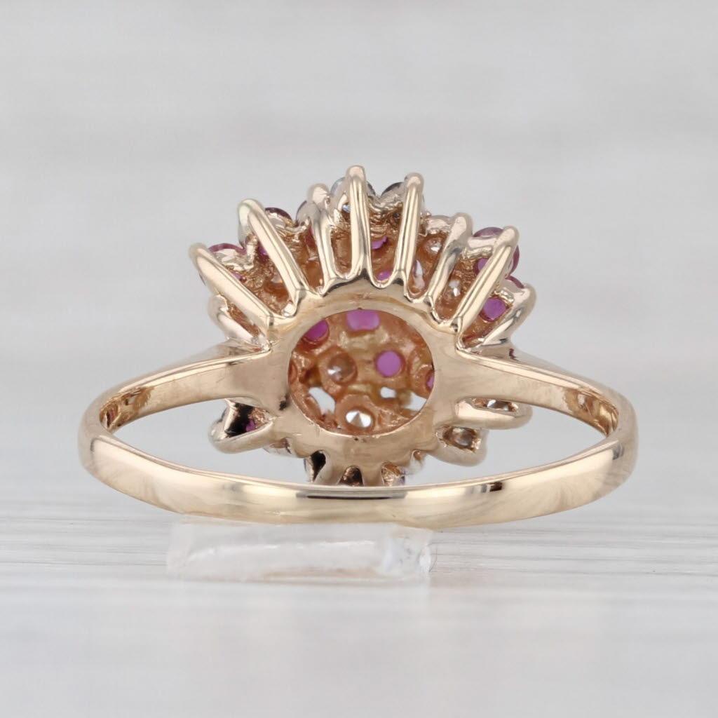 Taille ronde 1.28ctw Ruby Diamond Swirl Cluster Ring 14k Yellow Gold Size 10 en vente