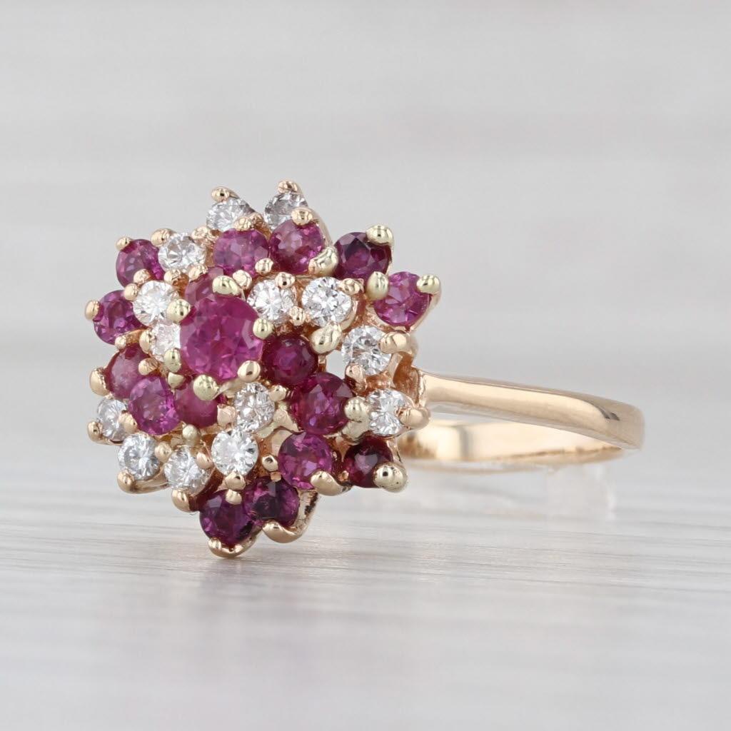 1.28ctw Ruby Diamond Swirl Cluster Ring 14k Yellow Gold Size 10 en vente 1