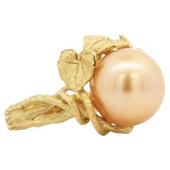 12,8 mm Goldring aus 18 Karat Gelbgold mit Südseeperlen und Diamanten im Rundschliff