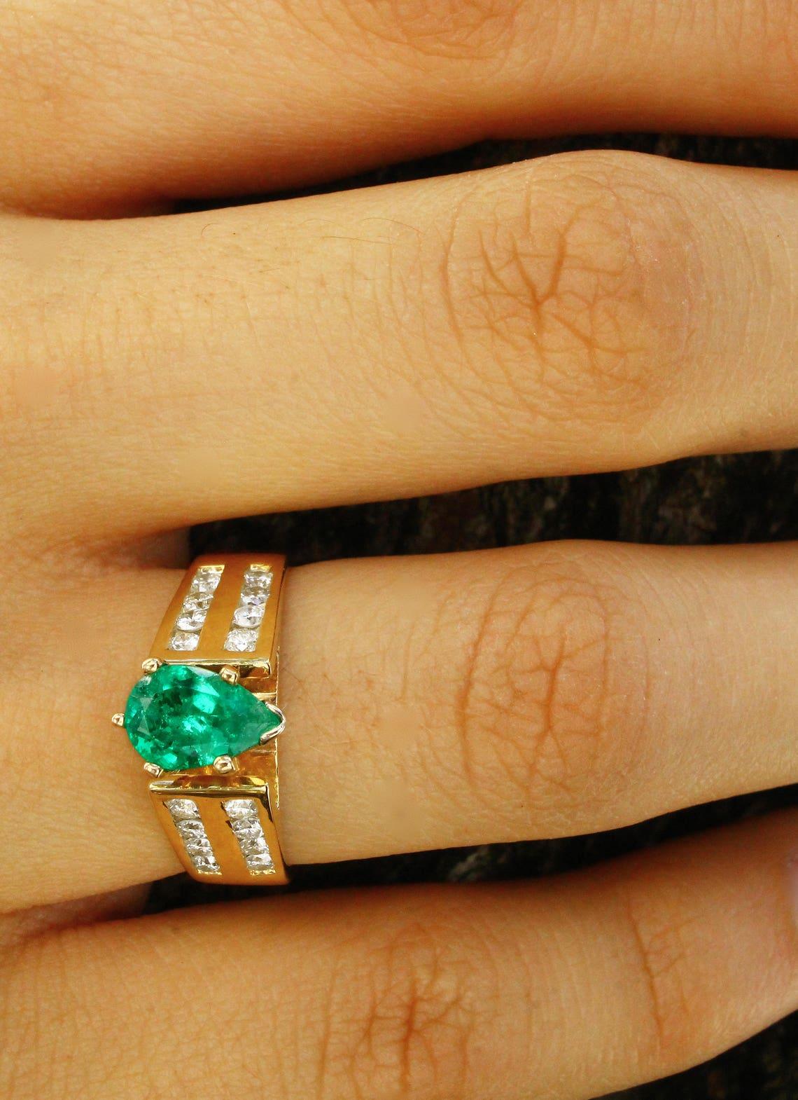 Pear Cut 1.28tcw 14K Fine Colombian Emerald Pear & Diamond Cocktail Gold Ring For Sale