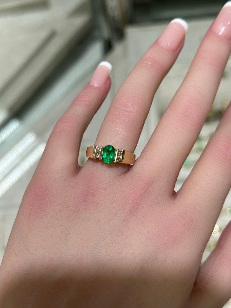 Modern 1.28tcw 14K Oval Emerald & Diamond Ring - Rich Green Tension Set Five-Stone 585 For Sale