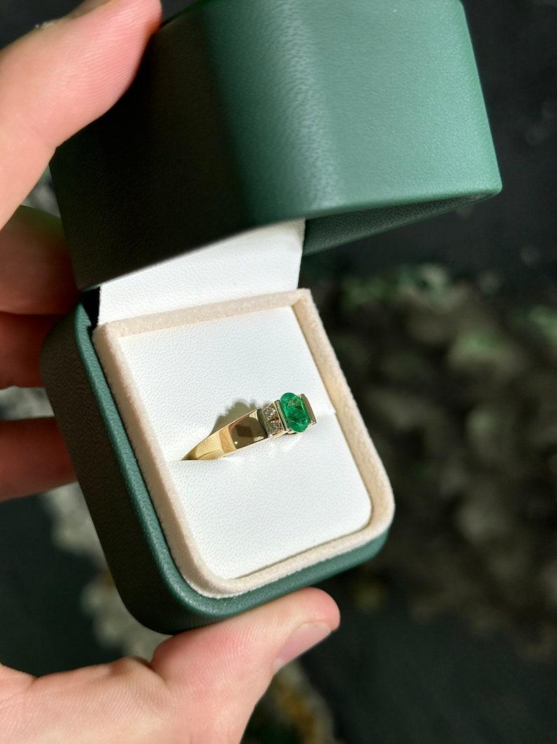 Women's 1.28tcw 14K Oval Emerald & Diamond Ring - Rich Green Tension Set Five-Stone 585 For Sale