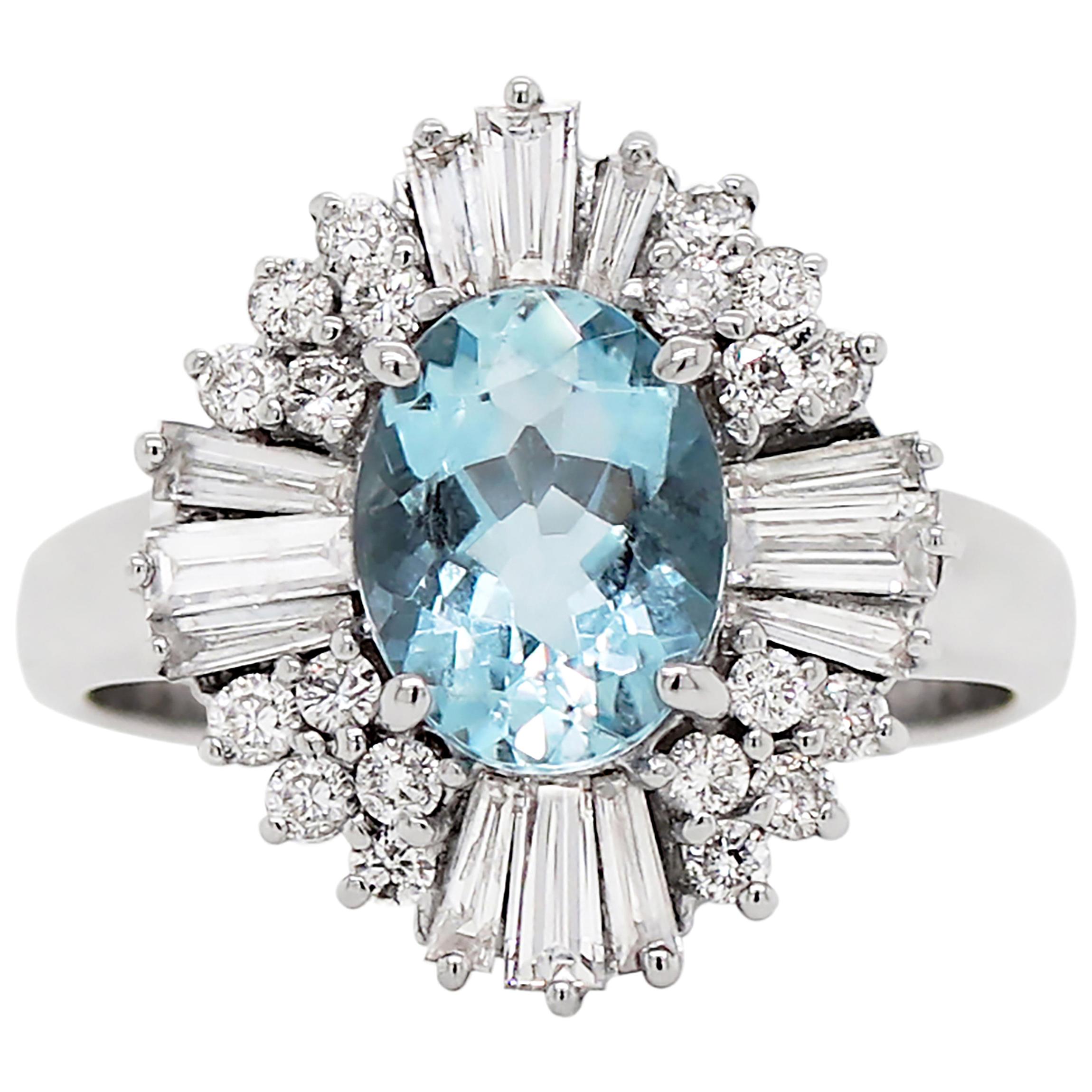 Anillo en racimo de aguamarina y diamantes de oro blanco de 18 quilates y 1,29 quilates