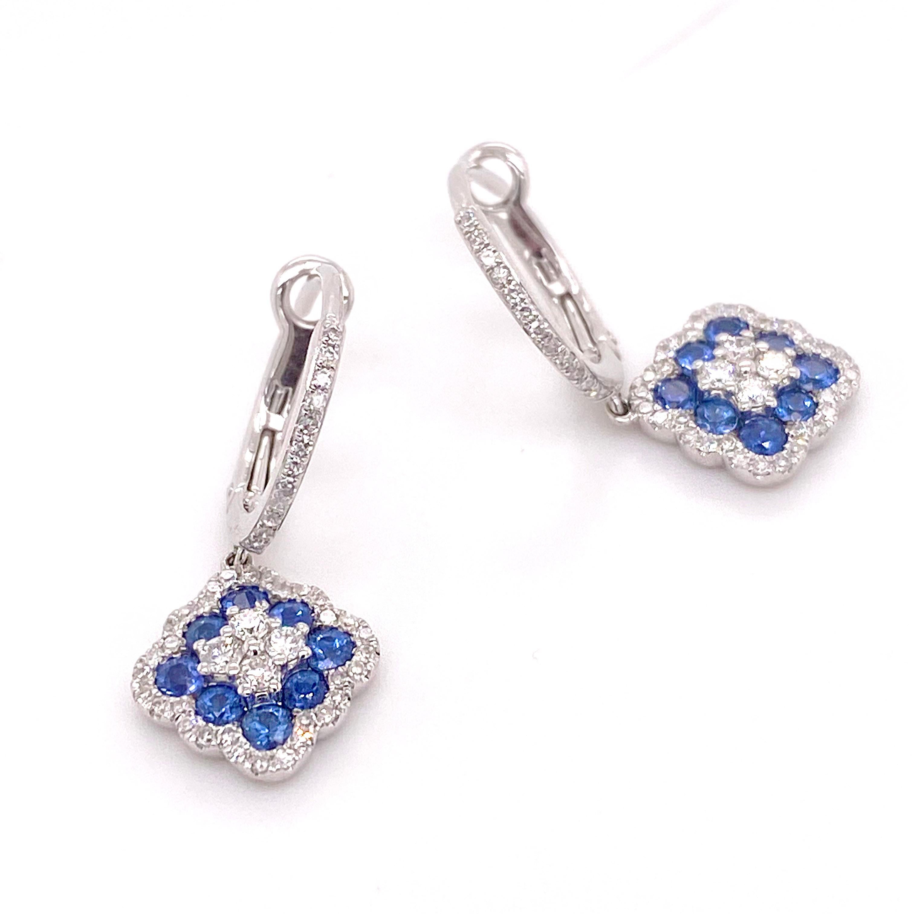 Contemporain Pendants d'oreilles en or blanc 14 carats avec saphir trèfle de 1,29 carat et diamants en vente