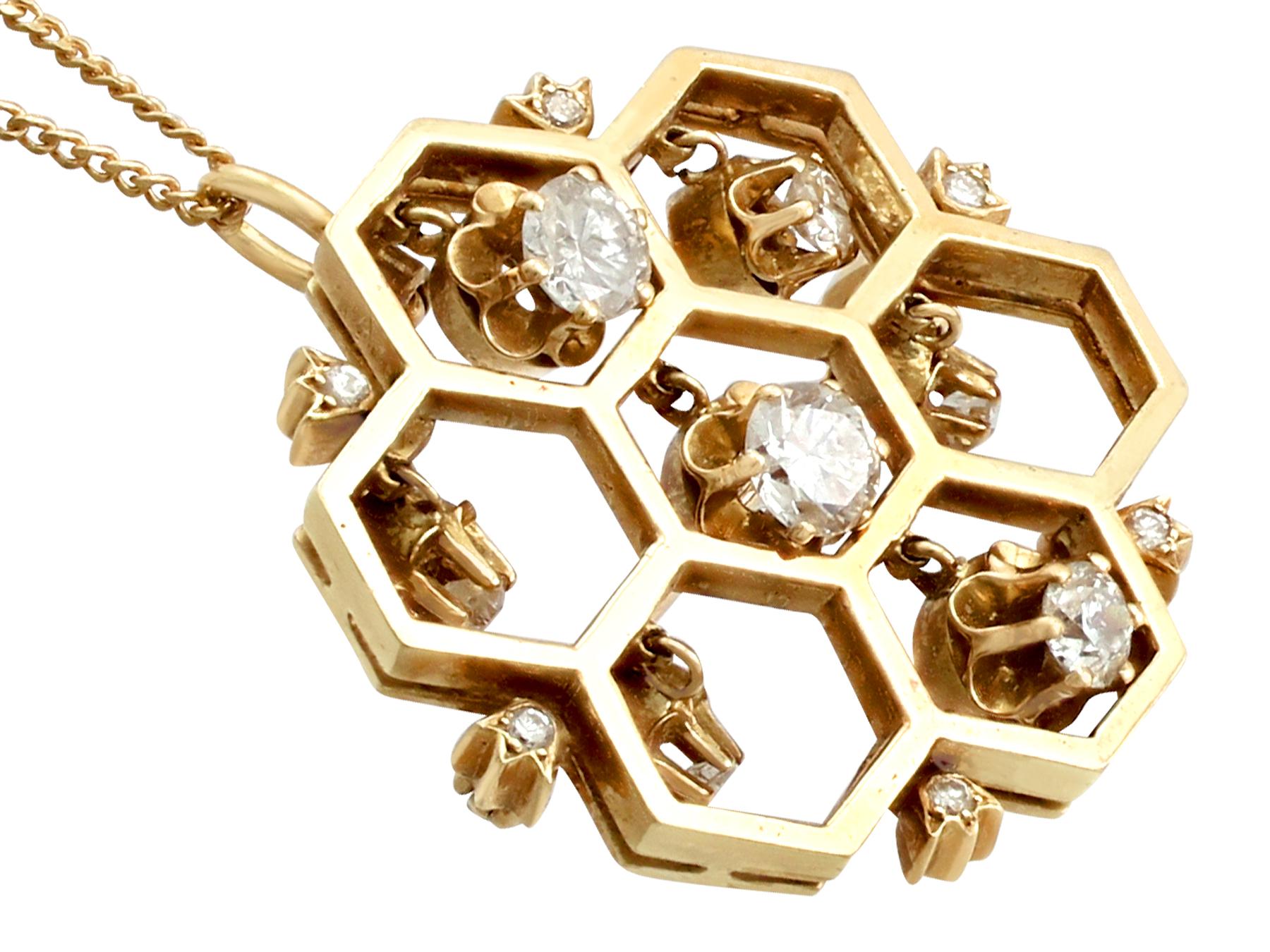 1.29 Carat Diamond and Yellow Gold Honeycomb Pendant / Brooch In Excellent Condition For Sale In Jesmond, Newcastle Upon Tyne