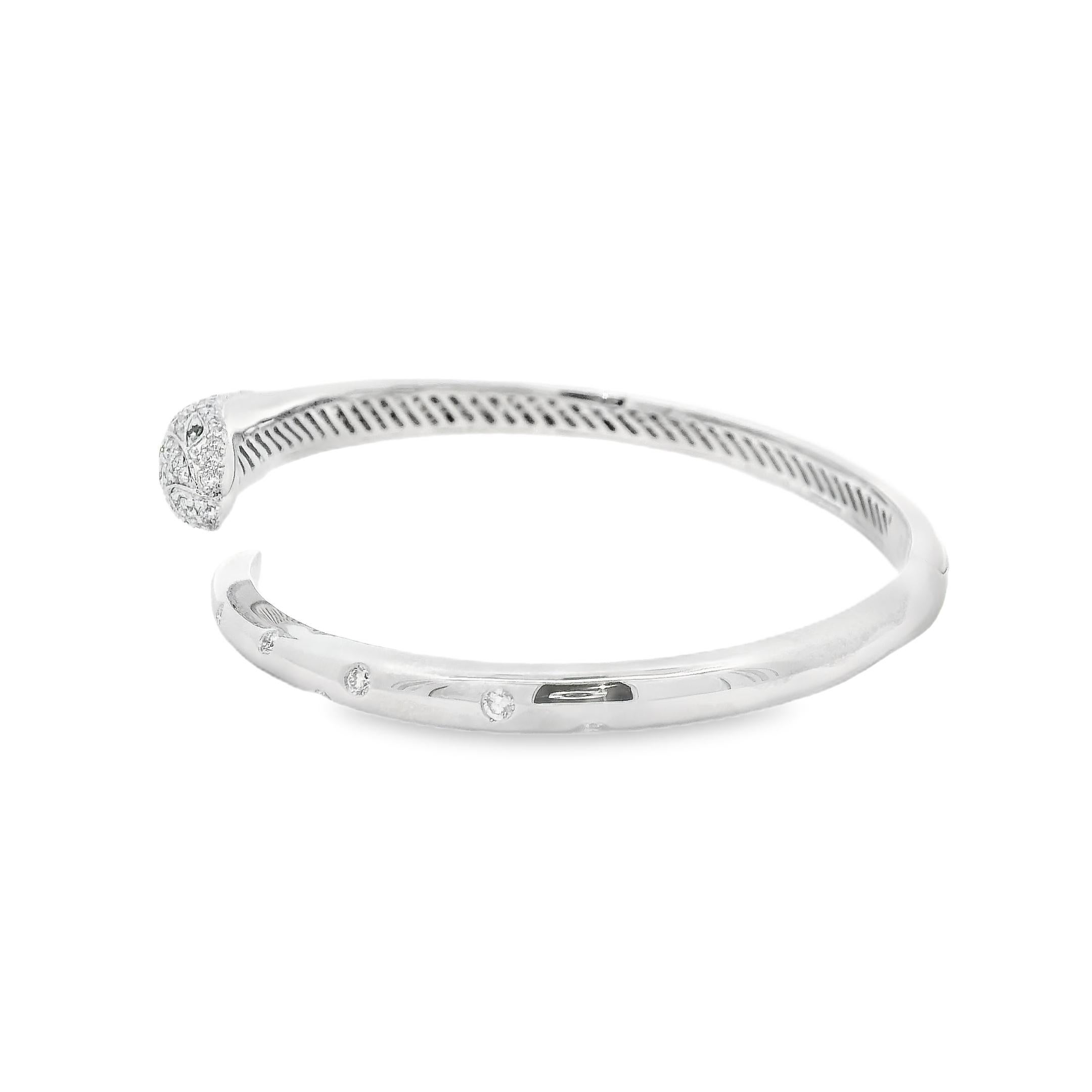 Pulsera brazalete serpiente de diamantes de 1,29 quilates y oro blanco de 18 quilates Moderno en venta