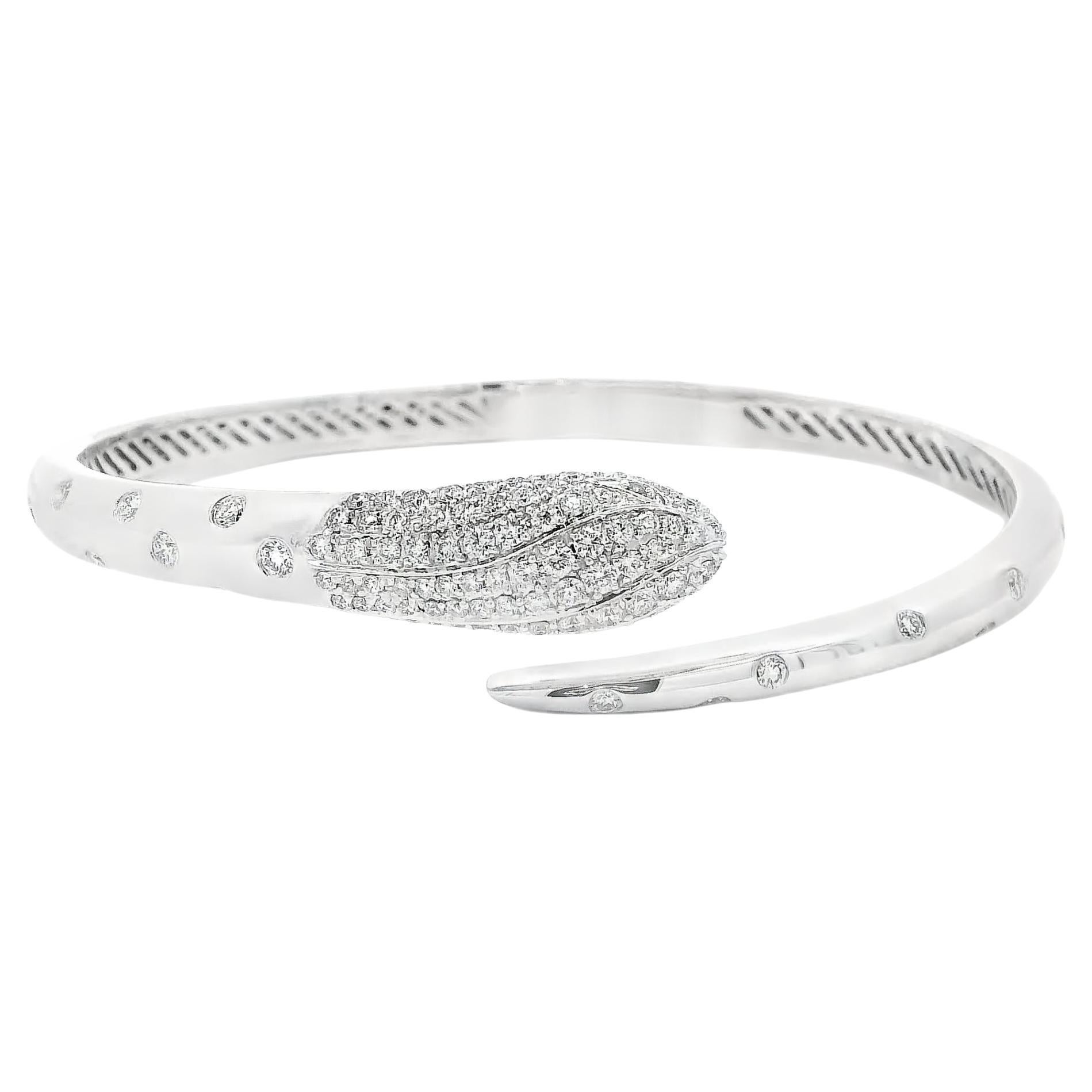 Pulsera brazalete serpiente de diamantes de 1,29 quilates y oro blanco de 18 quilates