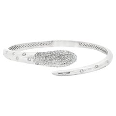 Pulsera brazalete serpiente de diamantes de 1,29 quilates y oro blanco de 18 quilates