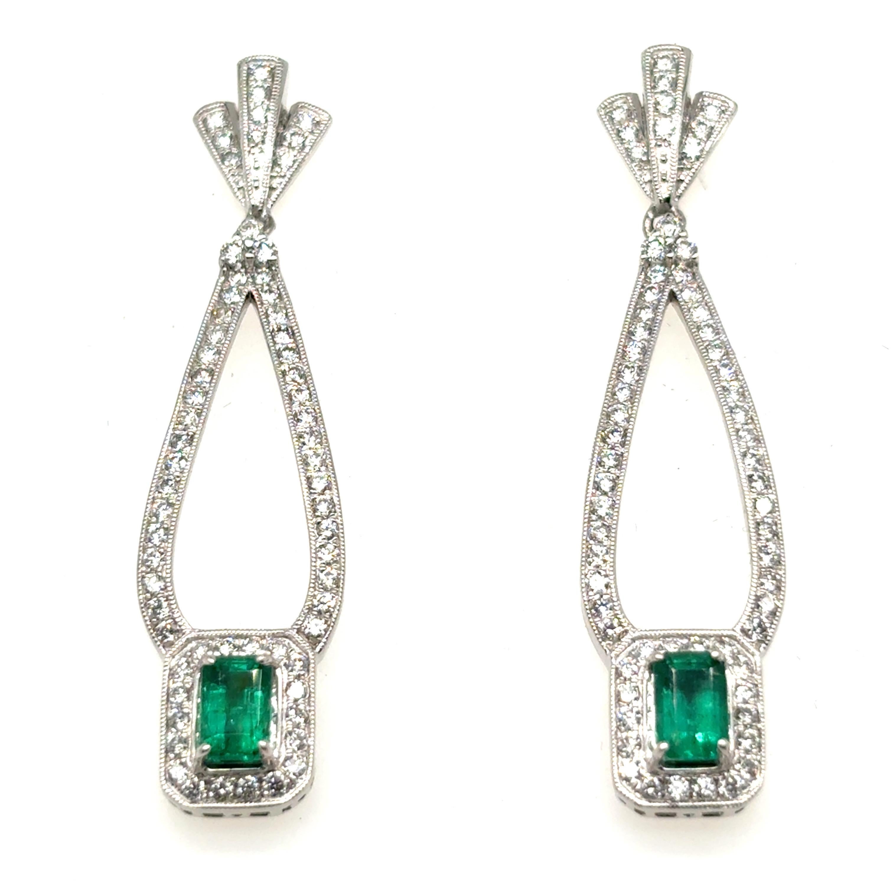 1,29 Karat Smaragdschliff Smaragd-Diamant Ohrringe baumelnd Damen im Angebot