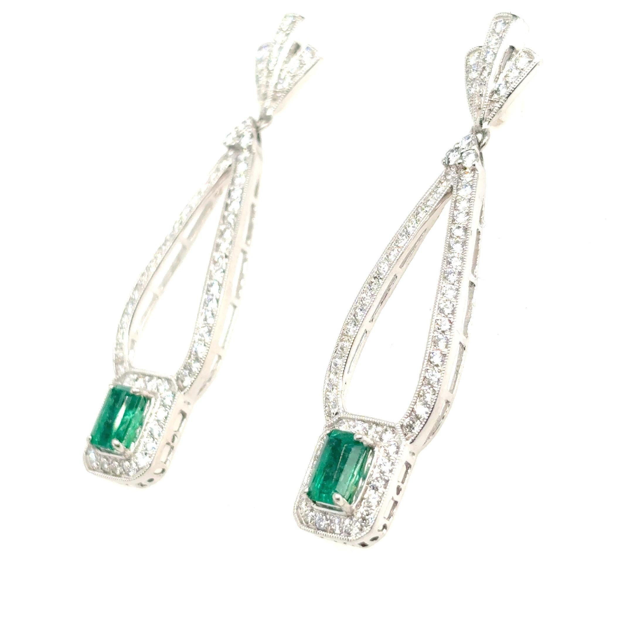 1,29 Karat Smaragdschliff Smaragd-Diamant Ohrringe baumelnd im Angebot 4