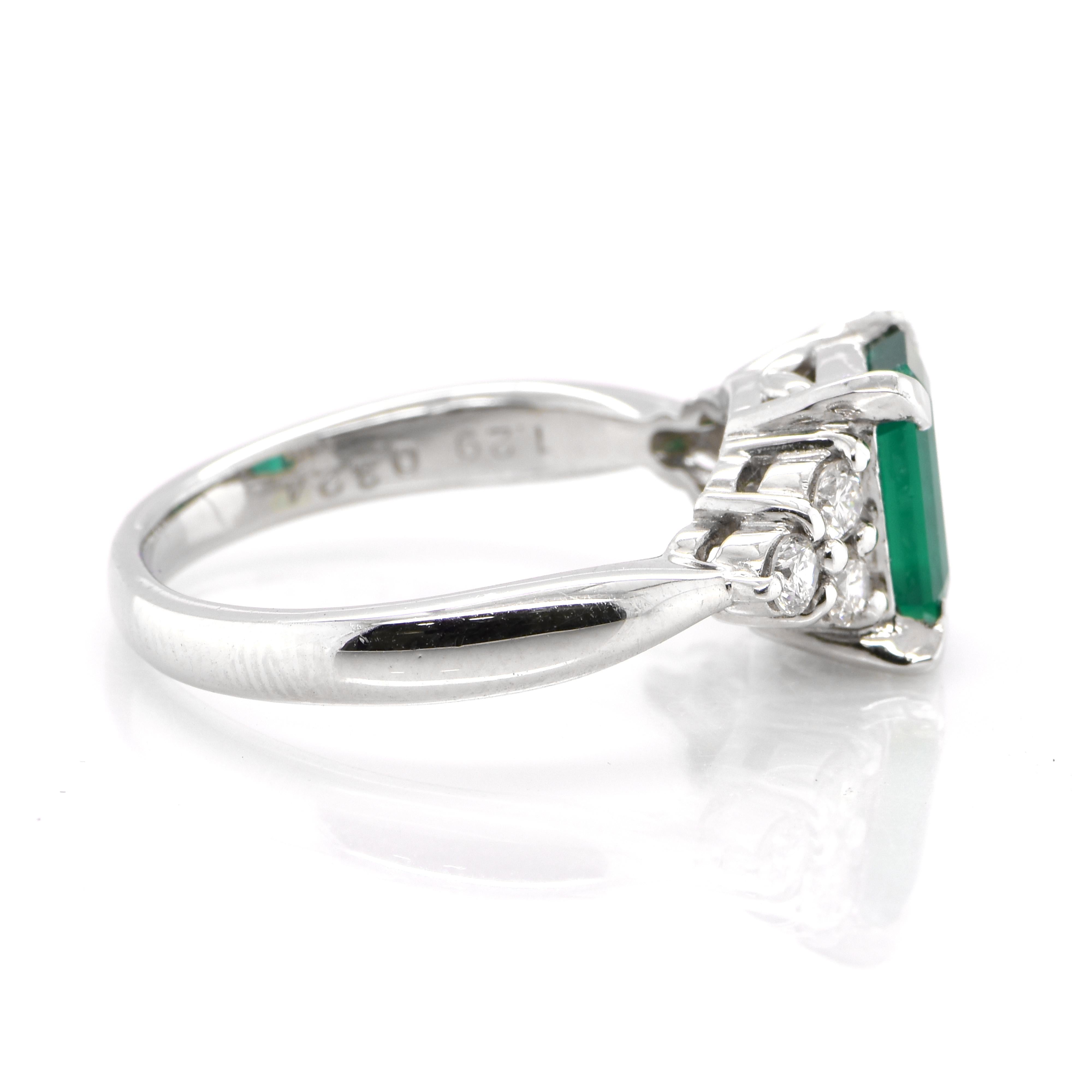 1.29 Carat Natural Emerald and Diamond Ring Made in Platinum In New Condition In Tokyo, JP