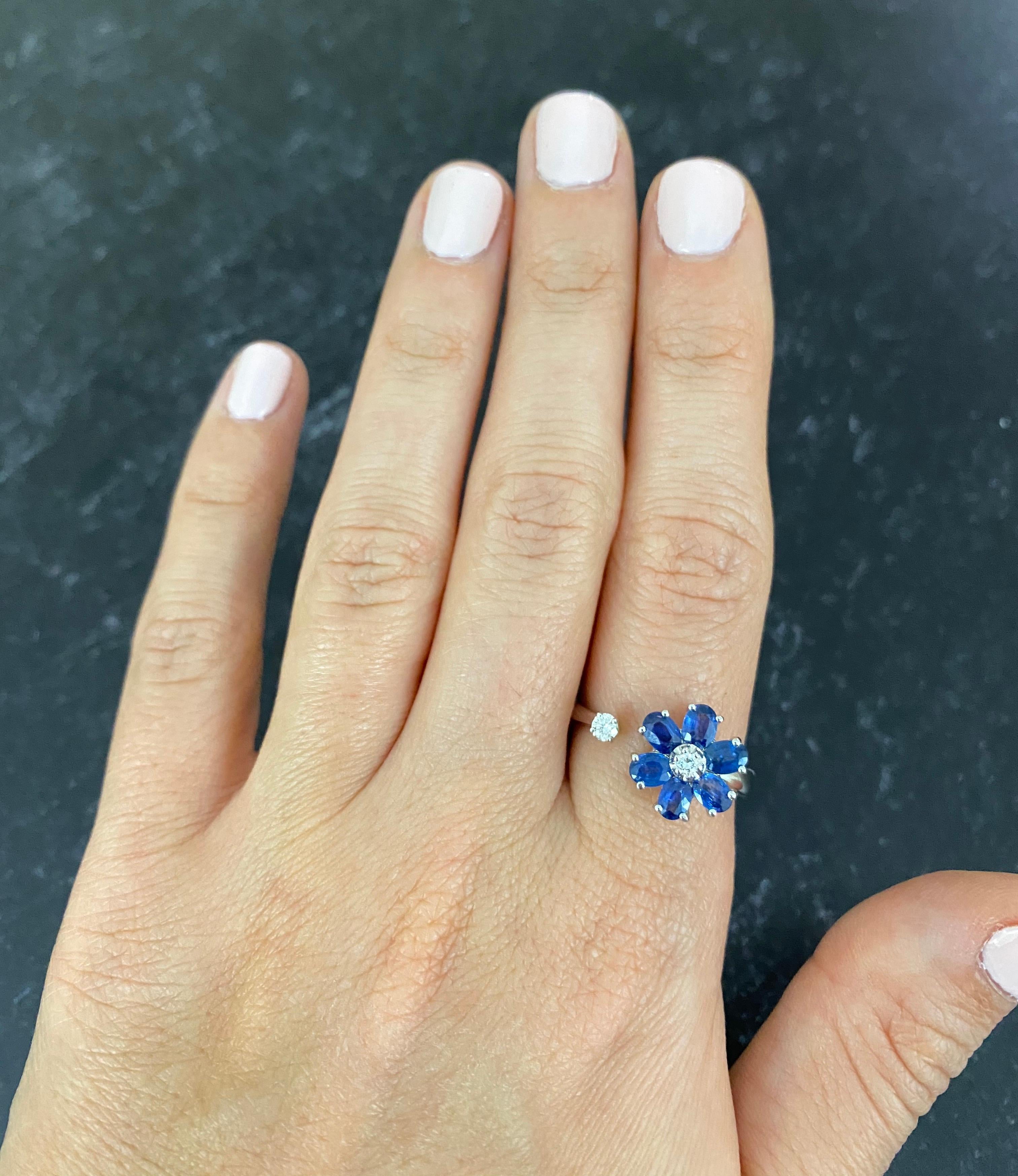 Contemporary 1.29 Carat Oval Blue Sapphire and Diamond Flower Toi et Moi Ring 14 Karat Gold
