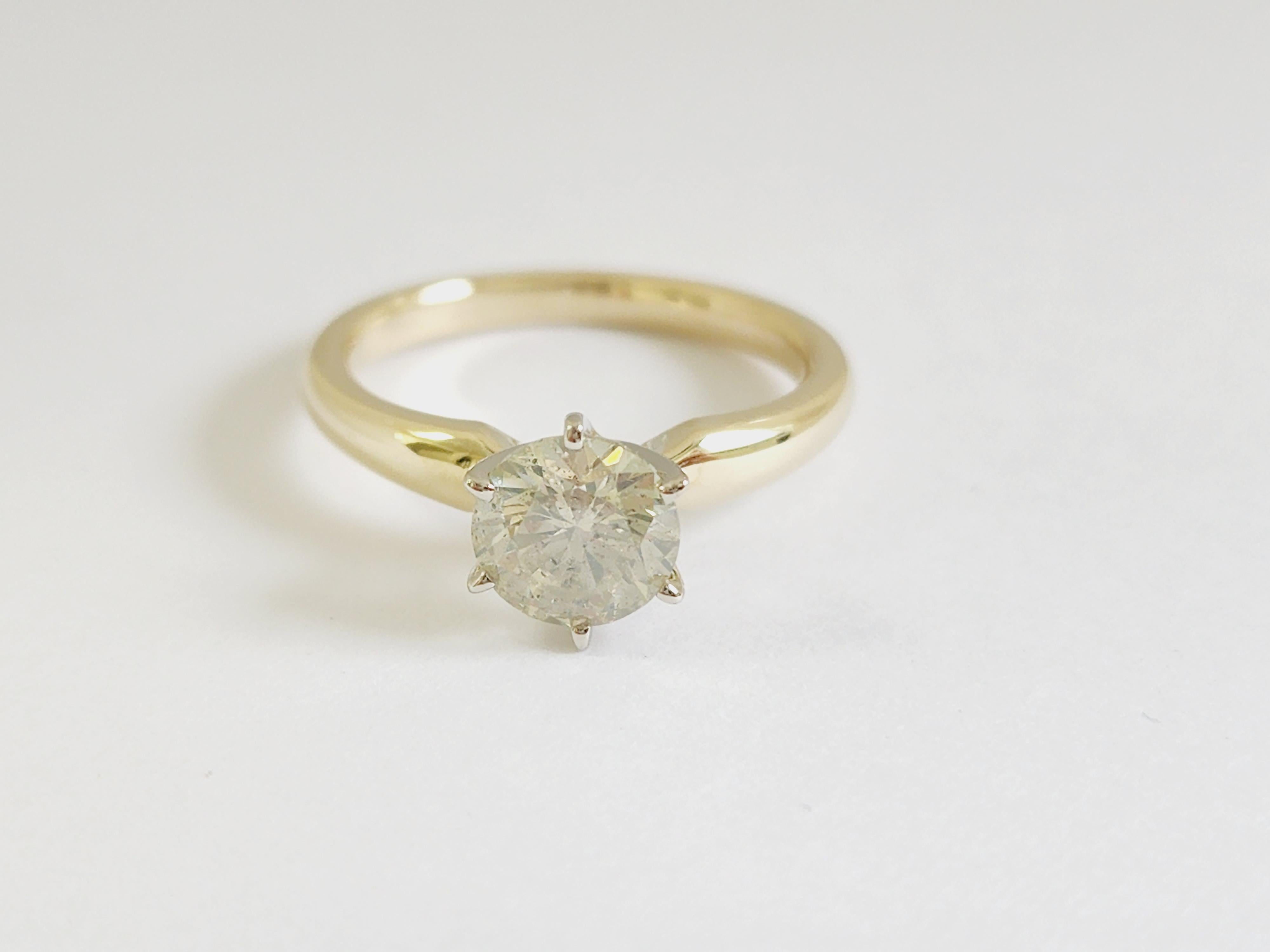 Taille ronde Bague solitaire en or jaune 14 carats avec diamant taille ronde de 1,29 carat certifié GIA en vente