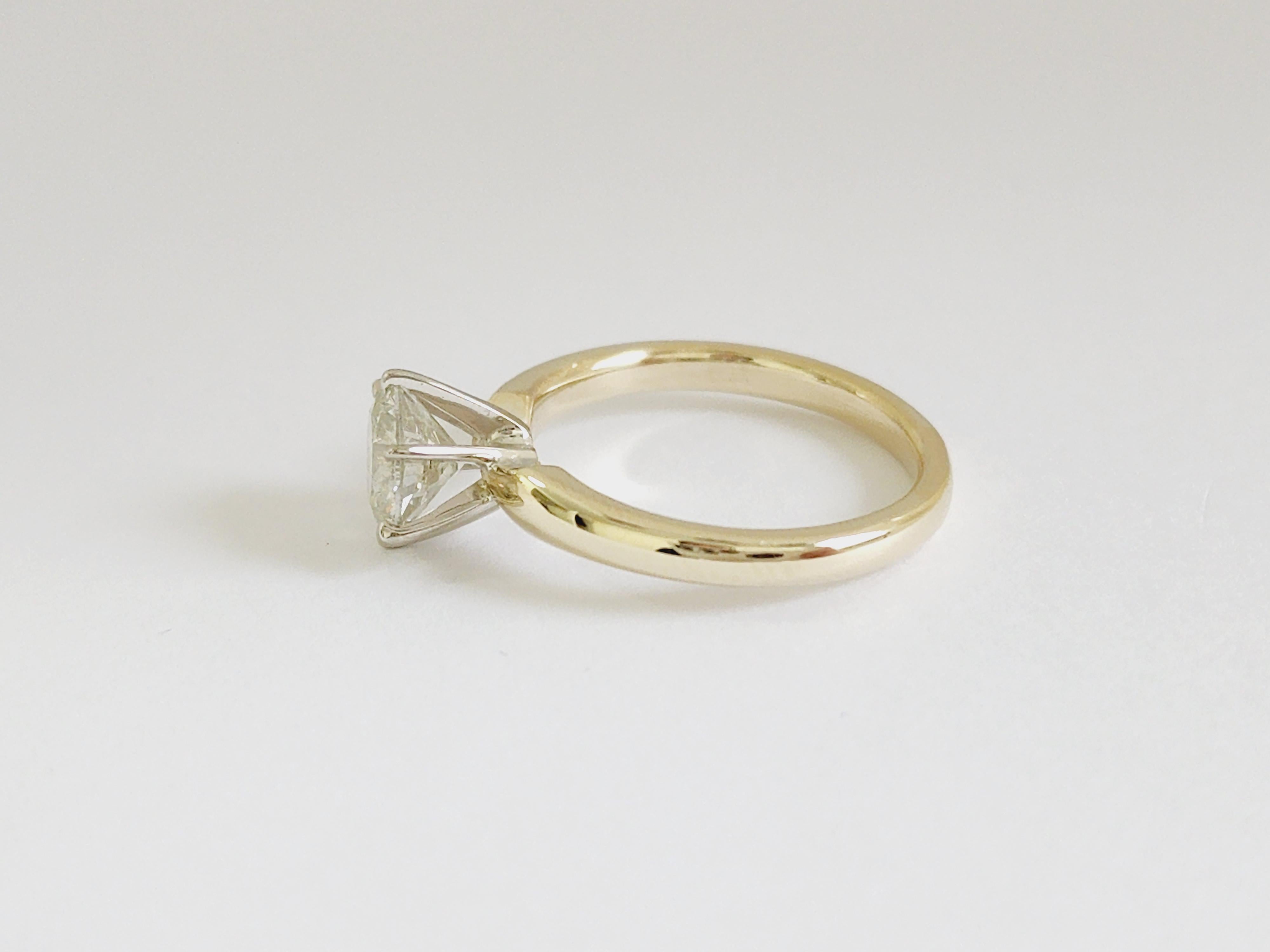 GIA 1.29 Carat Round Cut Diamond 14 Karat Yellow Gold Solitaire Ring For Sale 2