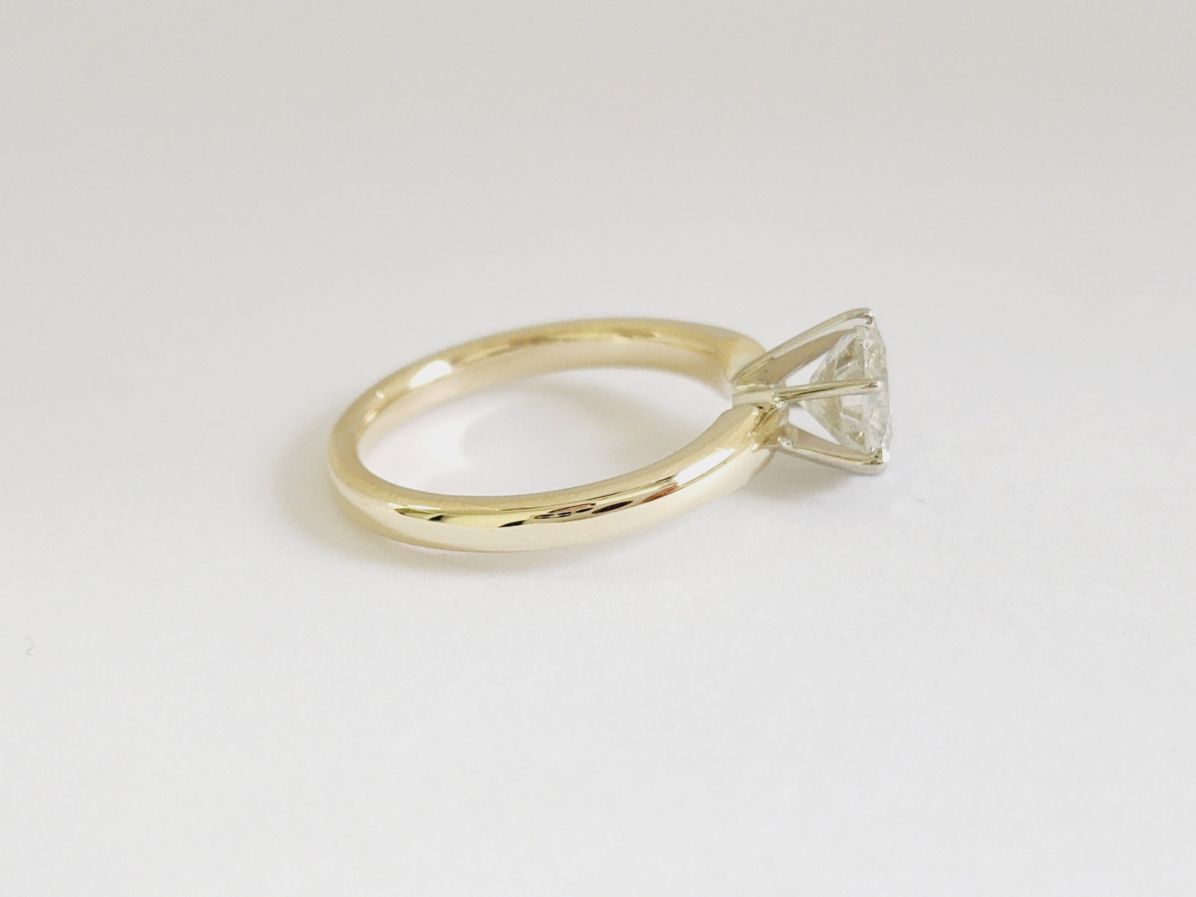 Bague solitaire en or jaune 14 carats avec diamant taille ronde de 1,29 carat certifié GIA en vente 3