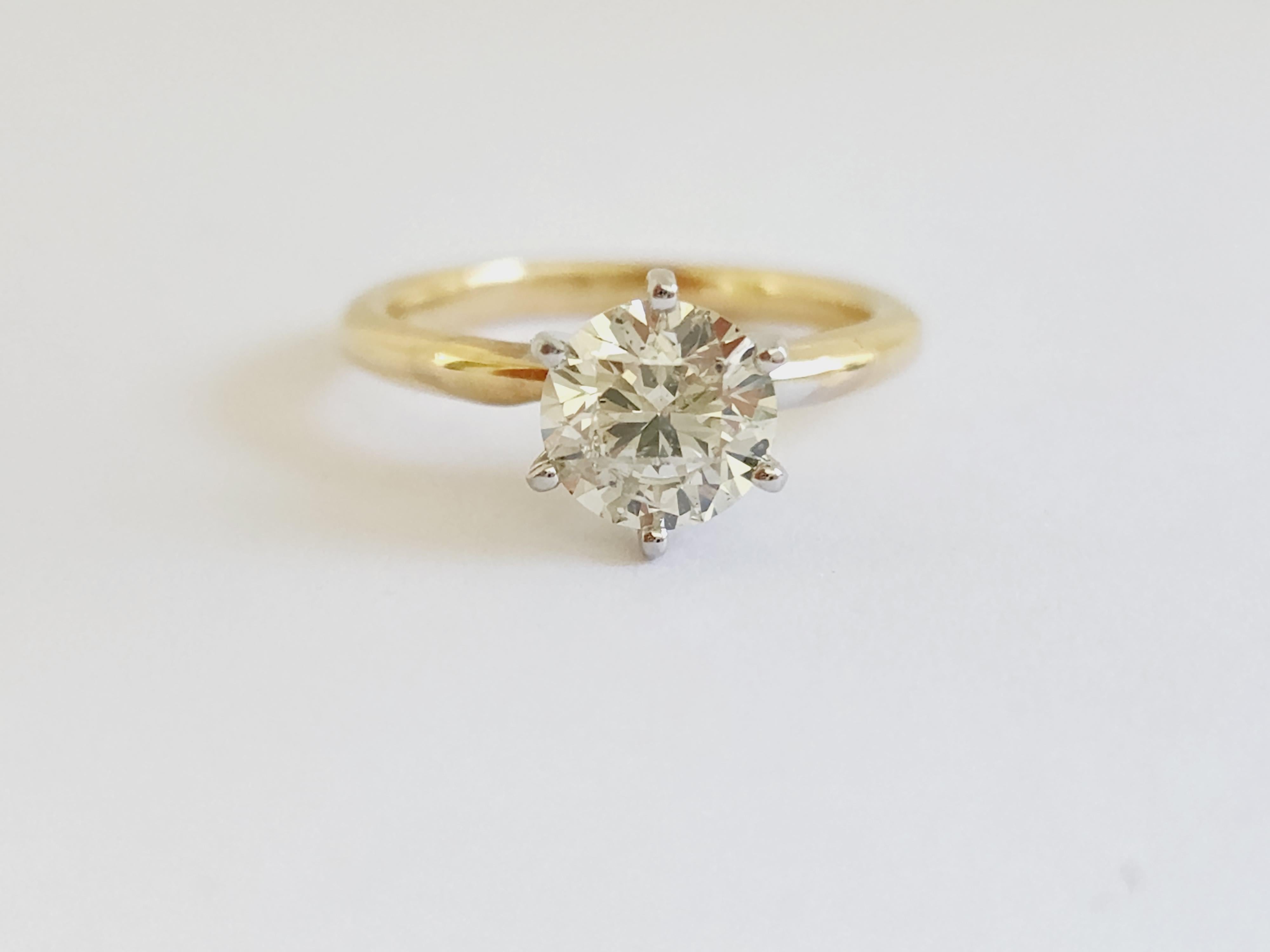 1.29 Carat Round Cut Natural Diamond 14 Karat Yellow Gold Solitaire Ring In New Condition In Great Neck, NY