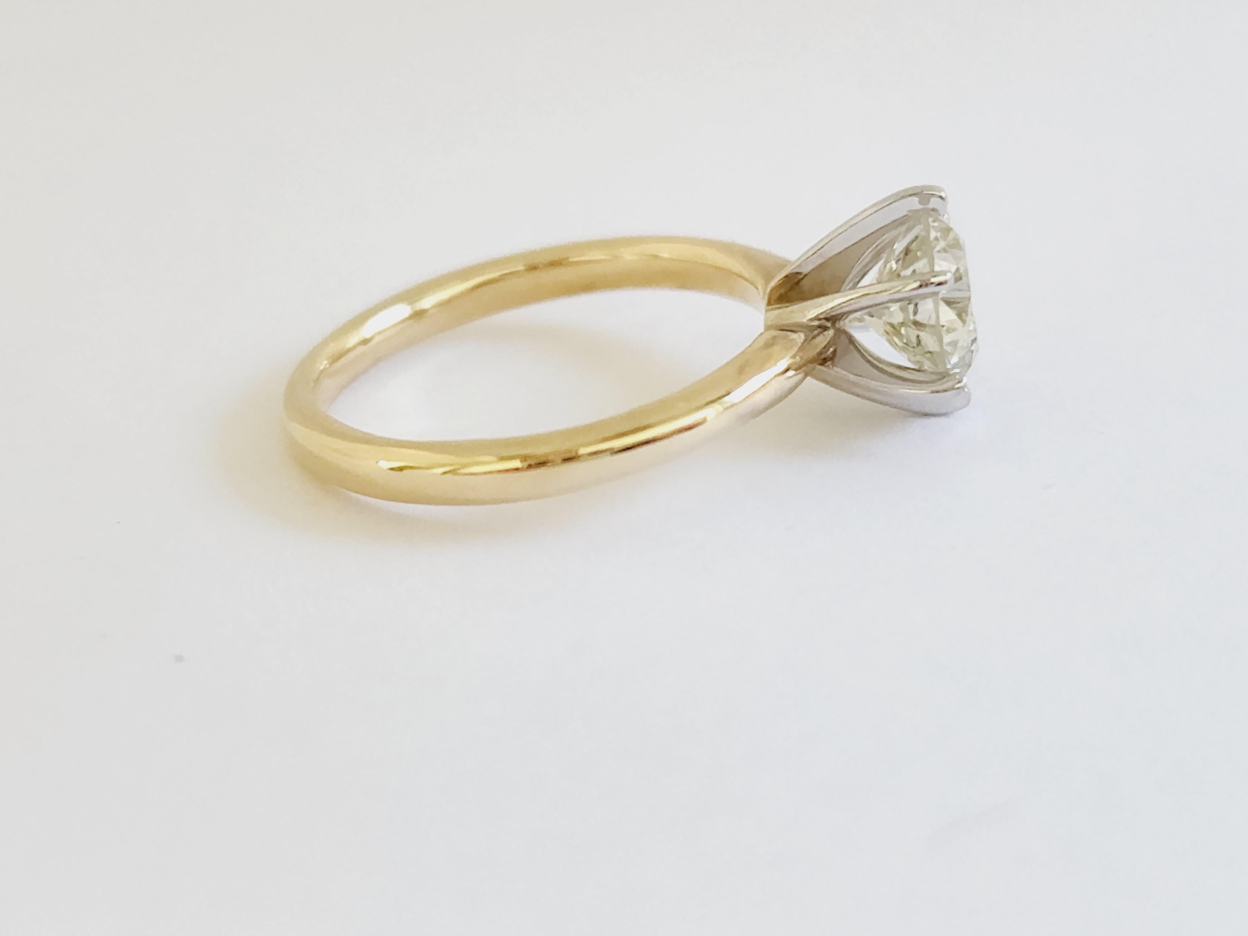 1.29 Carat Round Cut Natural Diamond 14 Karat Yellow Gold Solitaire Ring For Sale 2