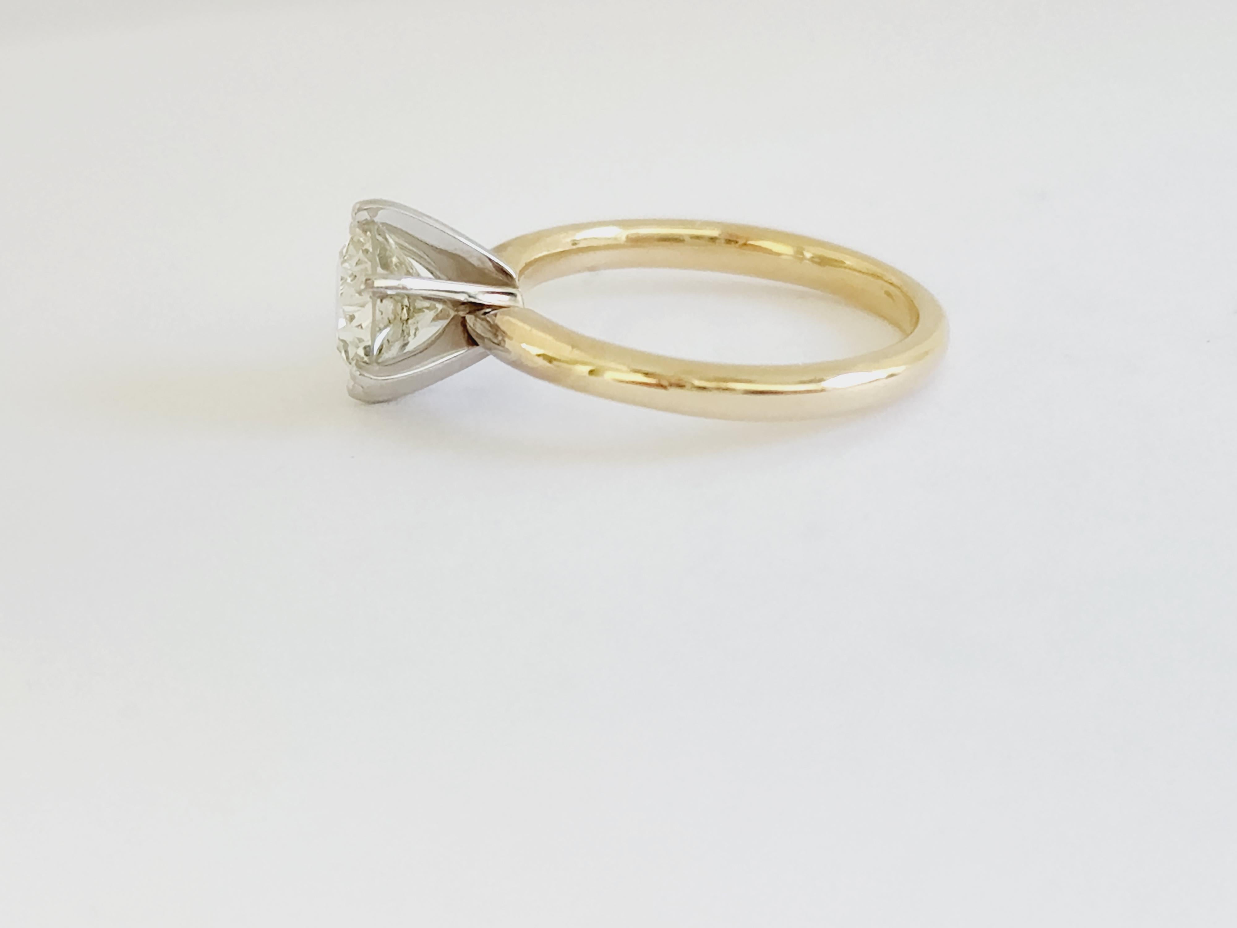 1.29 Carat Round Cut Natural Diamond 14 Karat Yellow Gold Solitaire Ring For Sale 2