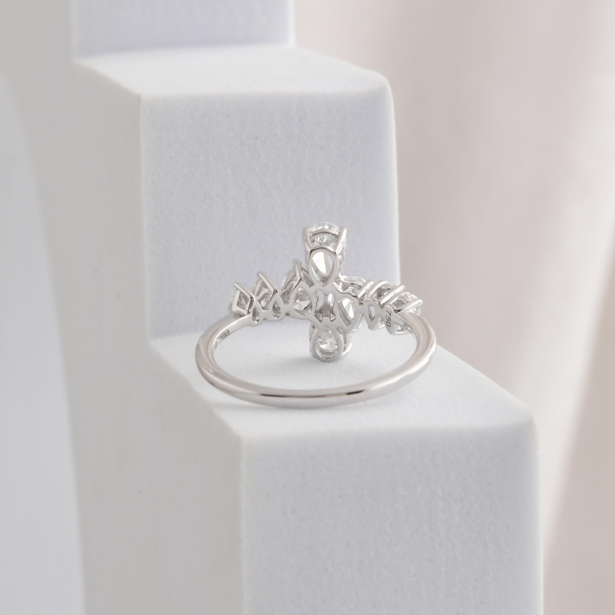 Im Angebot: 1,29 Karat SI Reinheit HI Farbe Birnenschliff Diamant Weißgold Cluster Ring () 7