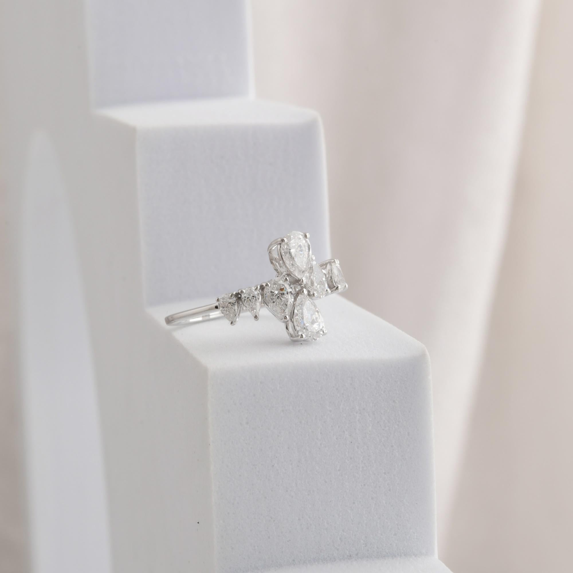 Im Angebot: 1,29 Karat SI Reinheit HI Farbe Birnenschliff Diamant Weißgold Cluster Ring () 7