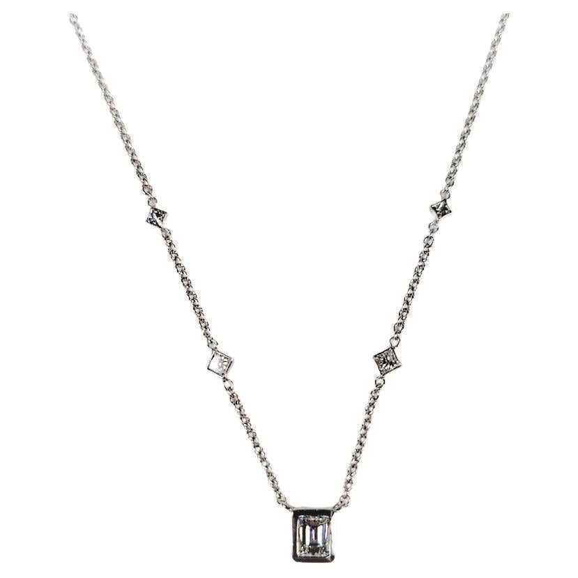 Collier satellite en or blanc et diamants de 1,29 carat