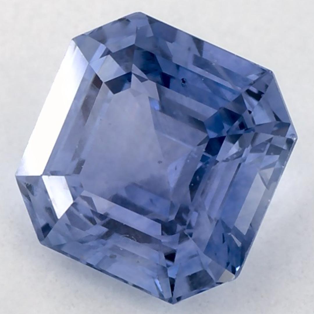Pierre de naissance très précieuse du mois de septembre, d'un bleu ravissant. On pense qu'ils apportent chance et fortune dans la vie.

Explorez la vibrante collection d'émeraudes, de rubis et de saphirs de notre magasin, disponibles sous forme de