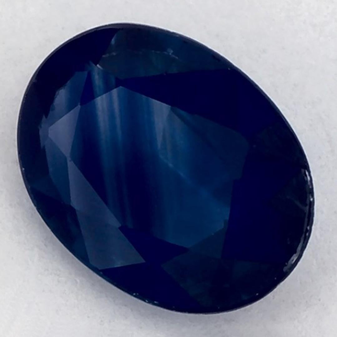 Ce saphir bleu naturel offre élégance et sophistication. Avec sa riche saturation de couleurs et sa coupe précise, il constitue la pièce maîtresse parfaite pour une bague de fiançailles ou une conception de bijoux de luxe.

Ce saphir provient du Sri