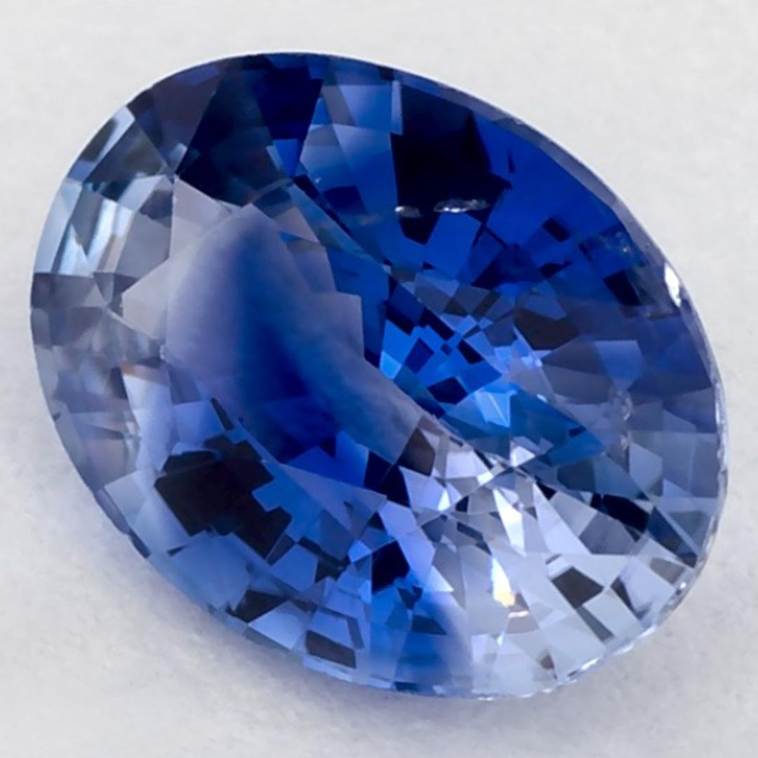 Questo zaffiro blu naturale offre eleganza e raffinatezza. Con la sua ricca saturazione del colore e il taglio preciso, è il centro perfetto per un anello di fidanzamento o un design di gioielli di lusso.

Questo zaffiro proviene dallo Sri Lanka