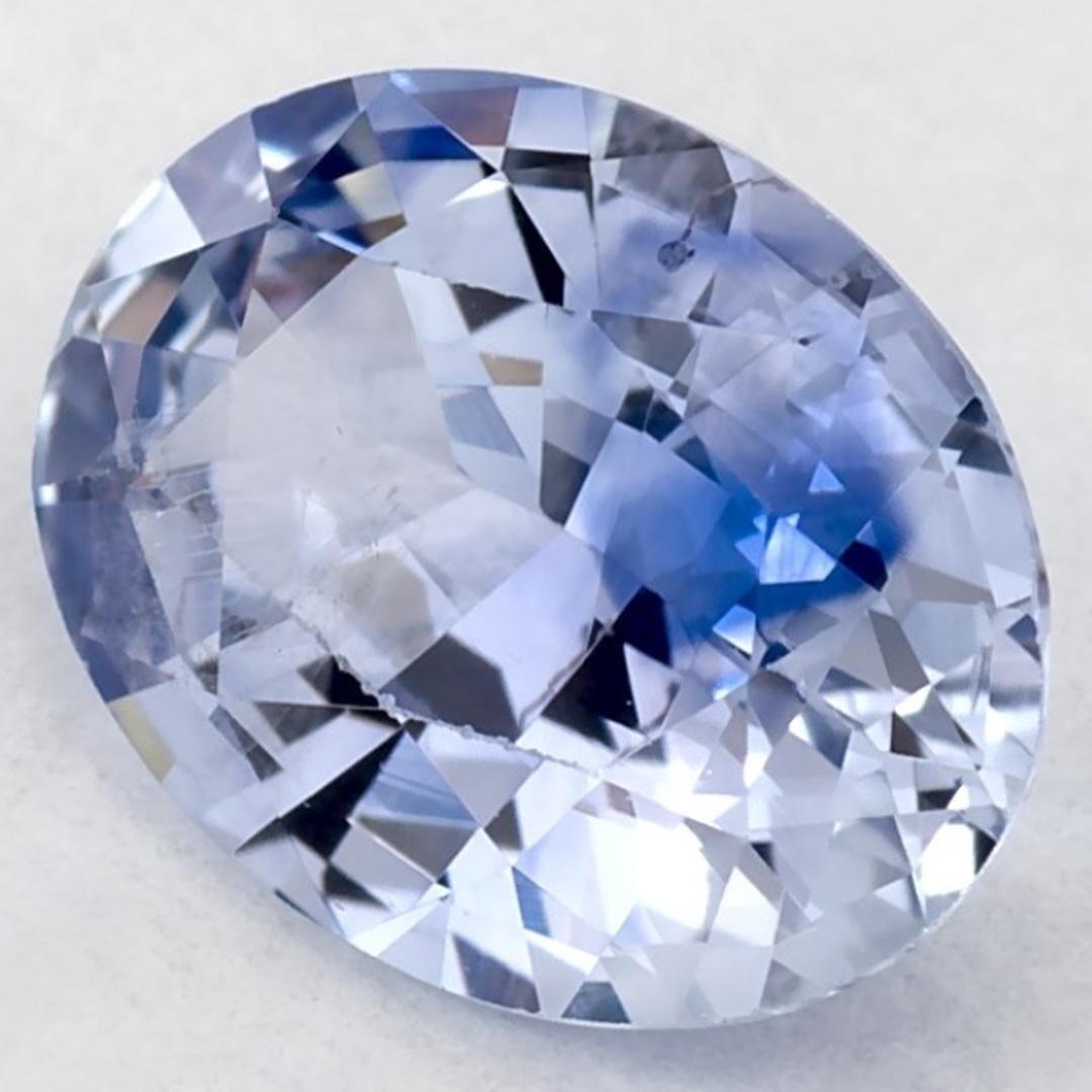 Dieser natürliche blaue Saphir bietet Eleganz und Raffinesse. Mit seiner satten Farbsättigung und seinem präzisen Schliff ist er das perfekte Herzstück für einen Verlobungsring oder ein luxuriöses Schmuckdesign.

Dieser Saphir stammt aus Sri Lanka