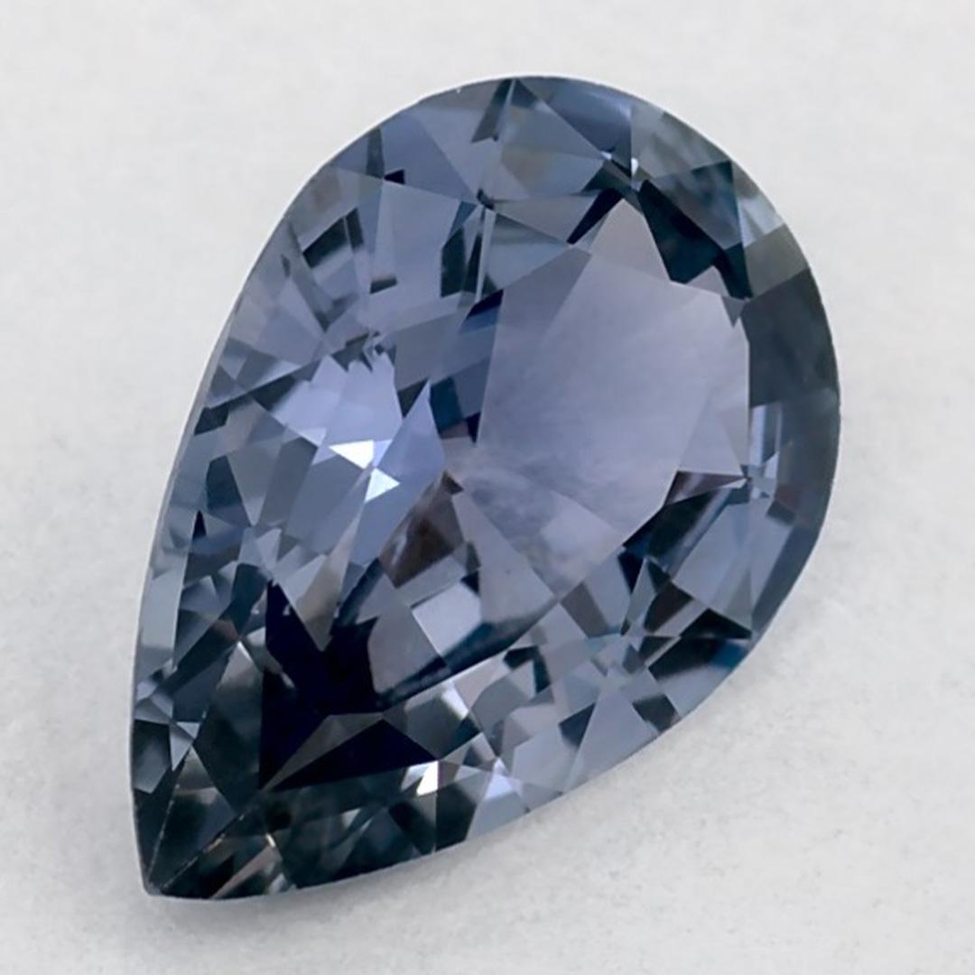 Ein sehr wertvoller September-Geburtsstein mit einer bezaubernden blauen Farbe. Man glaubt, dass sie dem Leben Glück und Reichtum bringen.

Entdecken Sie die lebendige Kollektion von Smaragden, Rubinen und Saphiren in unserem Geschäft, die als lose