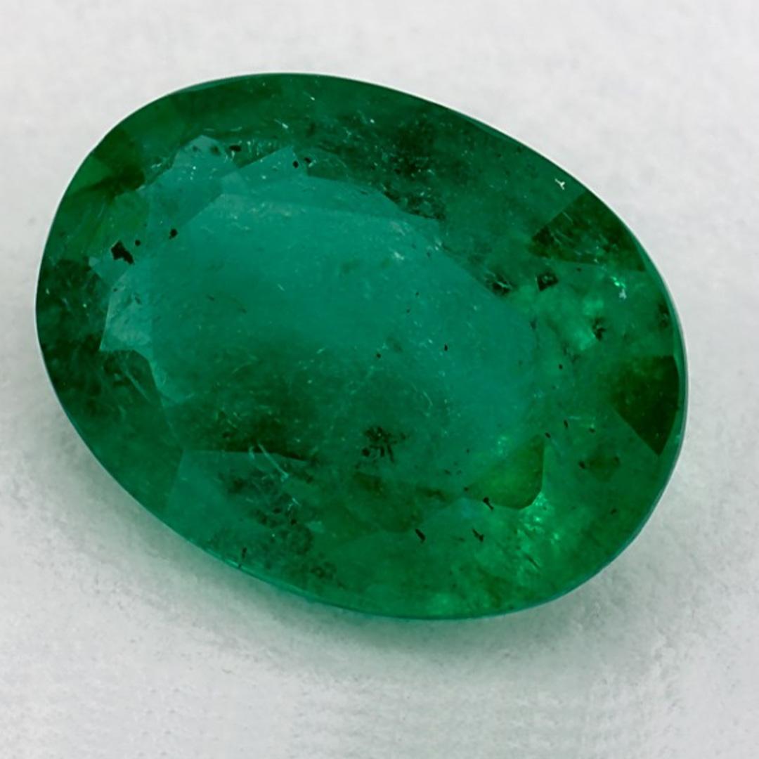 Con una vibrante tonalità di colore verde, la pietra natale di maggio è un simbolo della rinnovata crescita primaverile. 

Esplora la vivace collezione di smeraldi, rubini e zaffiri nel nostro negozio, disponibili come gemme sciolte e abbinabili