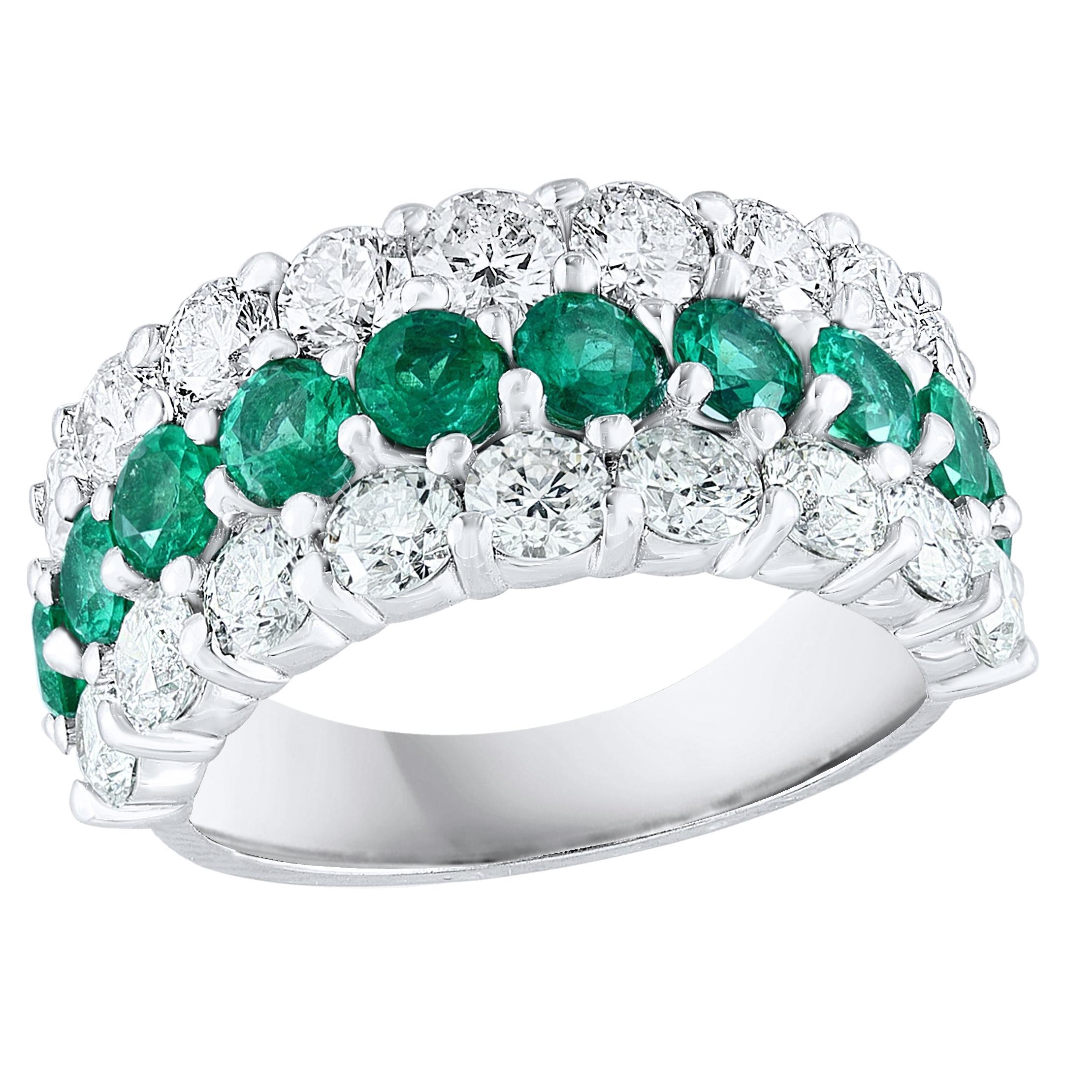 1.29 Karat runder Smaragd und Diamant Dreireihiger Ring aus 14 Karat Weißgold