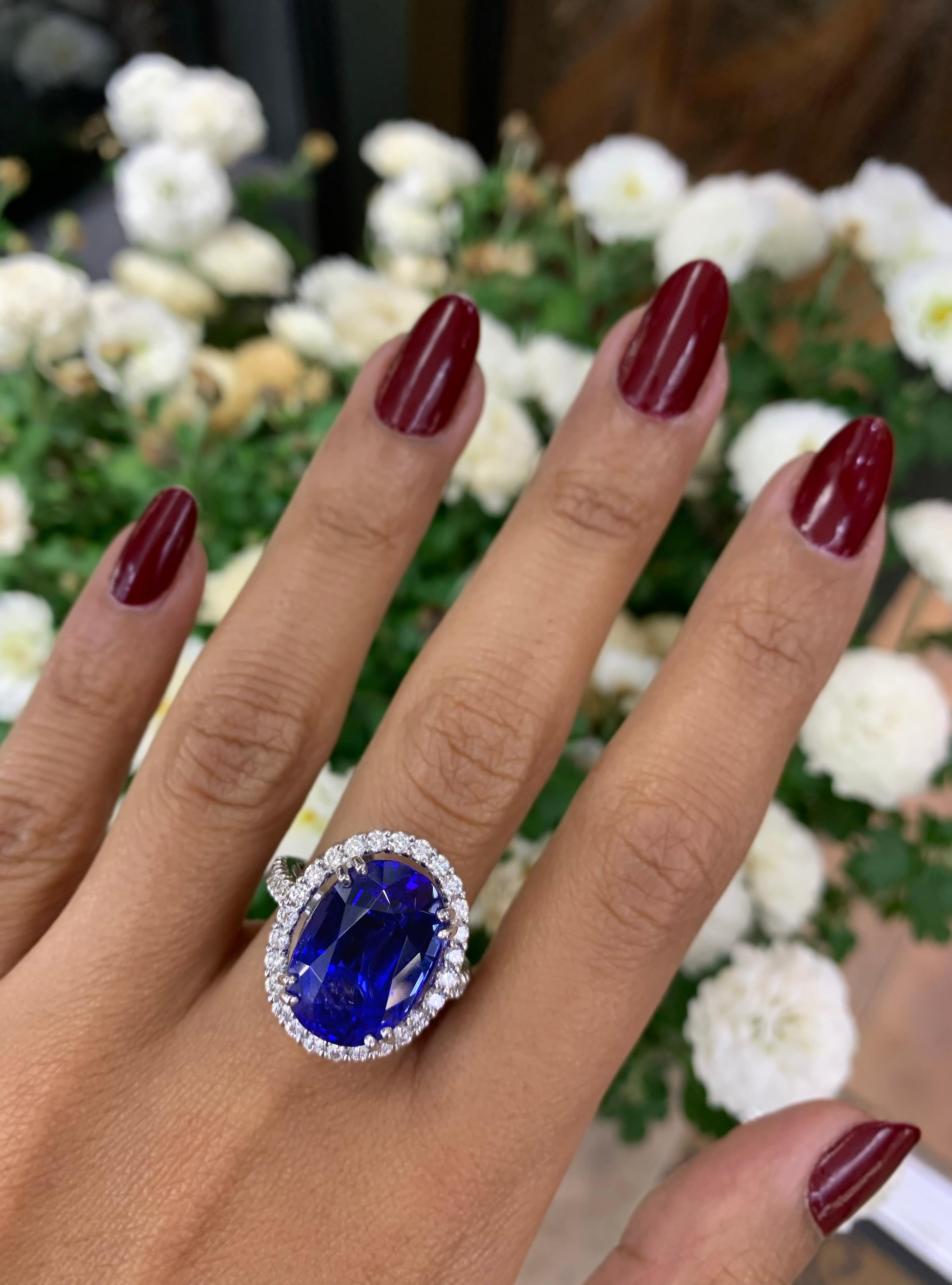 Women's 12.90 Carat Oval Tanzanite and Diamond Cocktail Ring For Sale