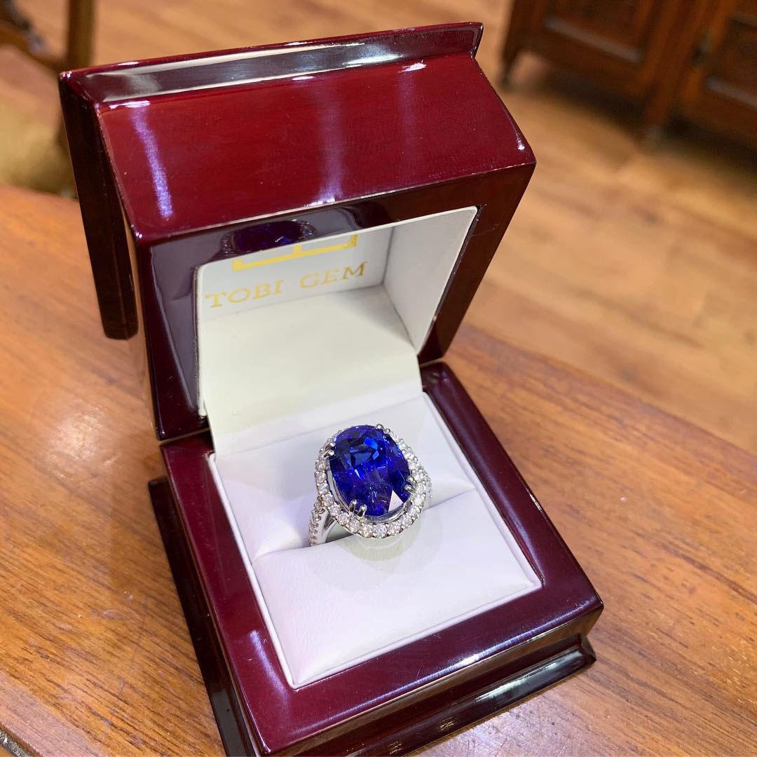 12.90 Carat Oval Tanzanite and Diamond Cocktail Ring For Sale 1