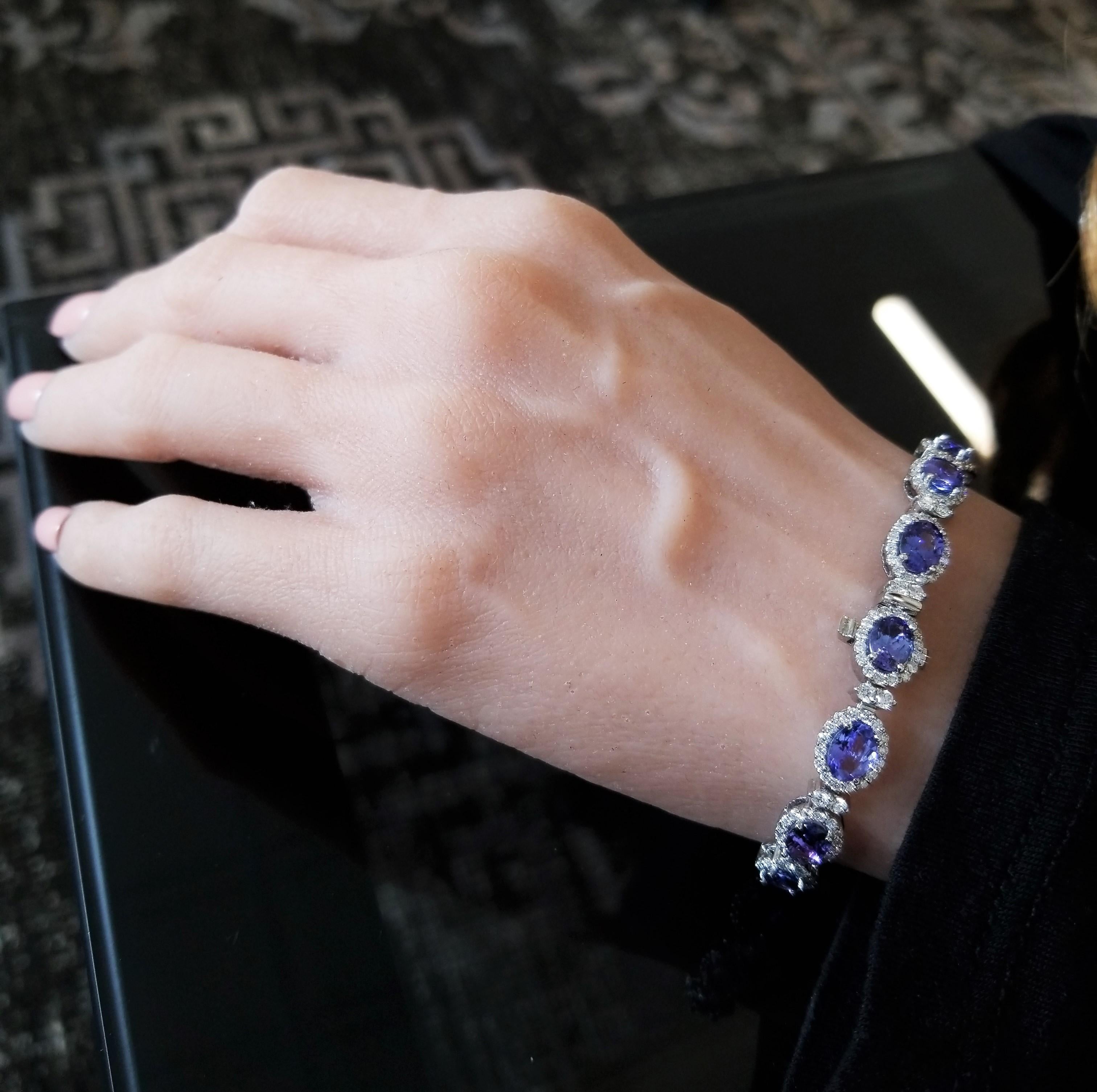 12.90 Carat Total Oval Tanzanites and Diamond Bracelet in 18 Karat White Gold In New Condition In Chicago, IL