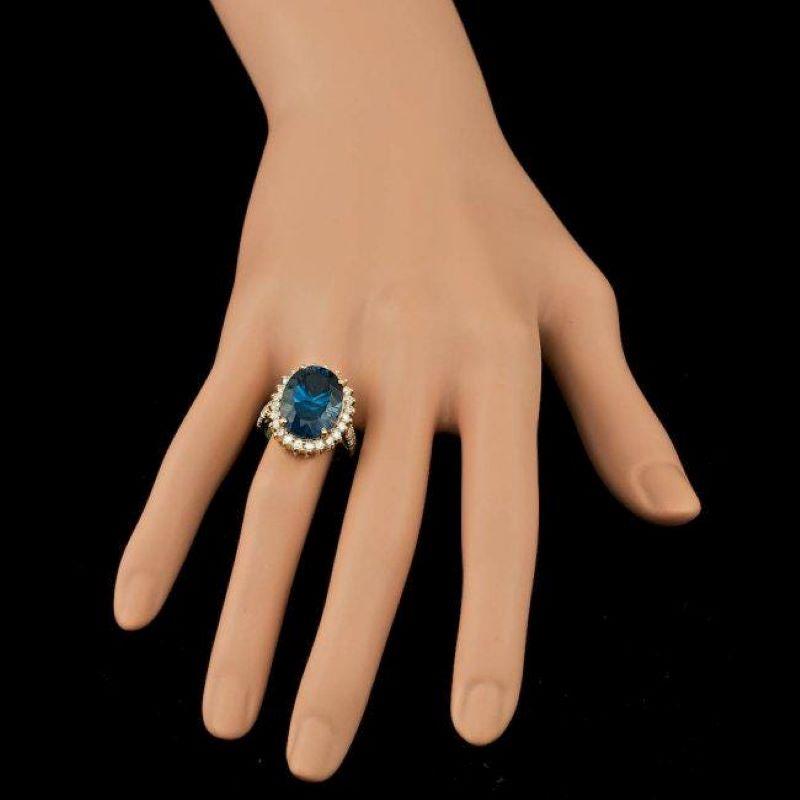 Mixed Cut 12.90ct Natural Blue Topaz & Diamond 14k Solid Yellow Gold Ring For Sale