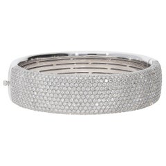 12.91 Carat White GVS Diamonds 18 Karat White Gold Cuff Bangle Pavé Bracelet