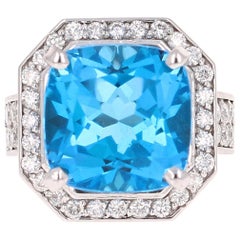 Bague cocktail en or blanc avec topaze bleue de 12,92 carats et diamants