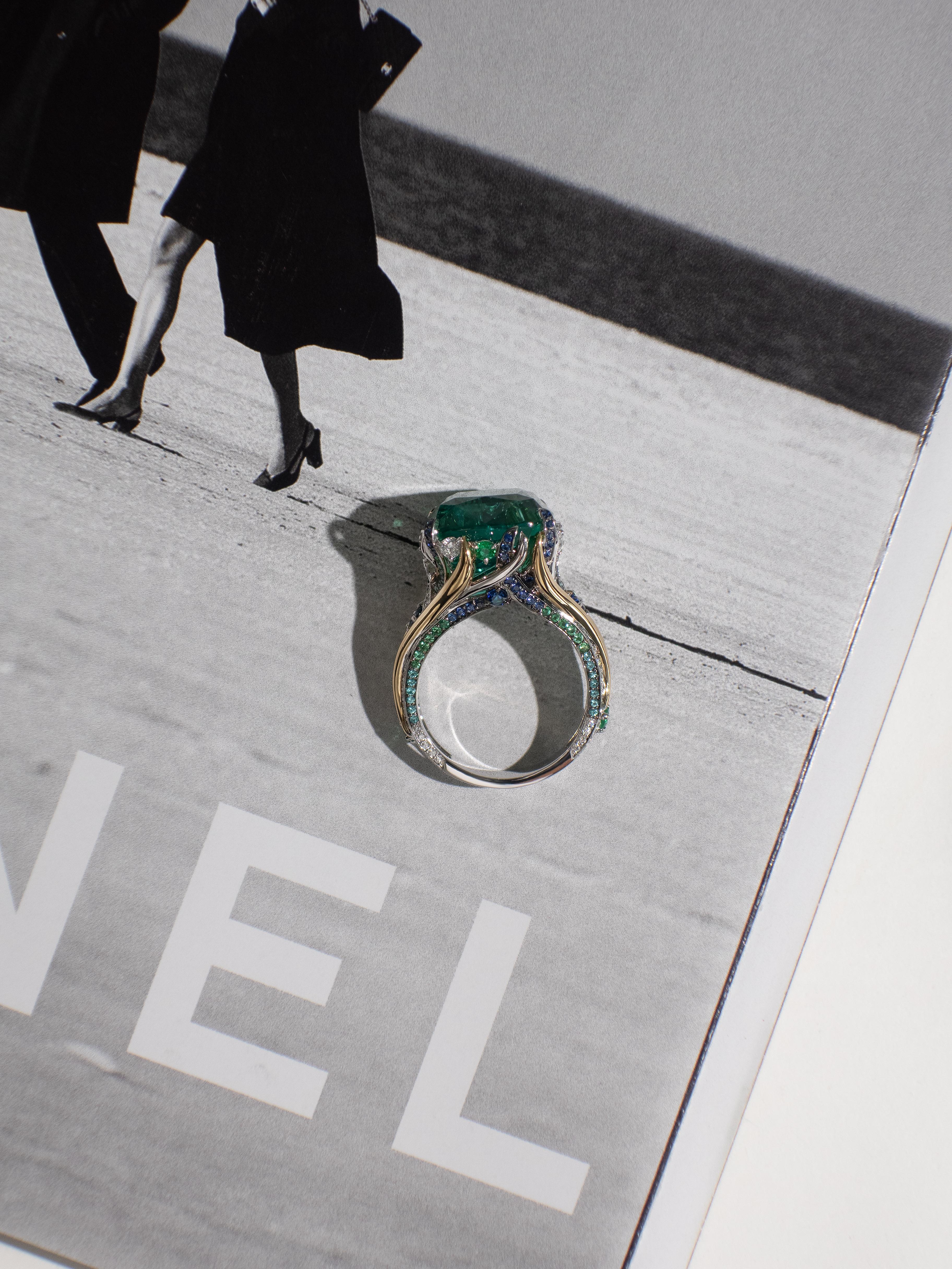 12.92 Carat Lagoon Tourmaline Cocktail Ring in 18k Gold For Sale 2