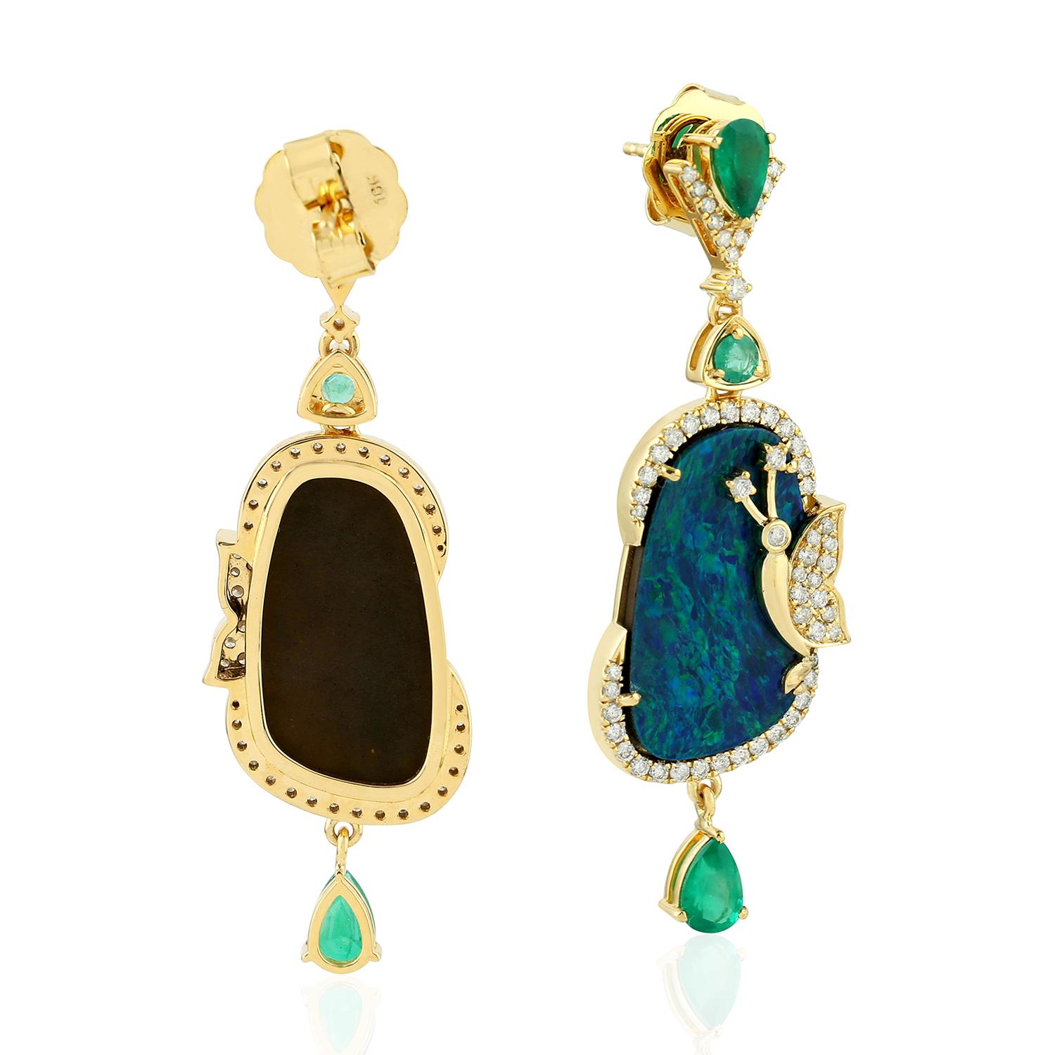 Contemporary 12.93 Carat Opal Emerald Diamond 18 Karat Gold Bee Earrings For Sale