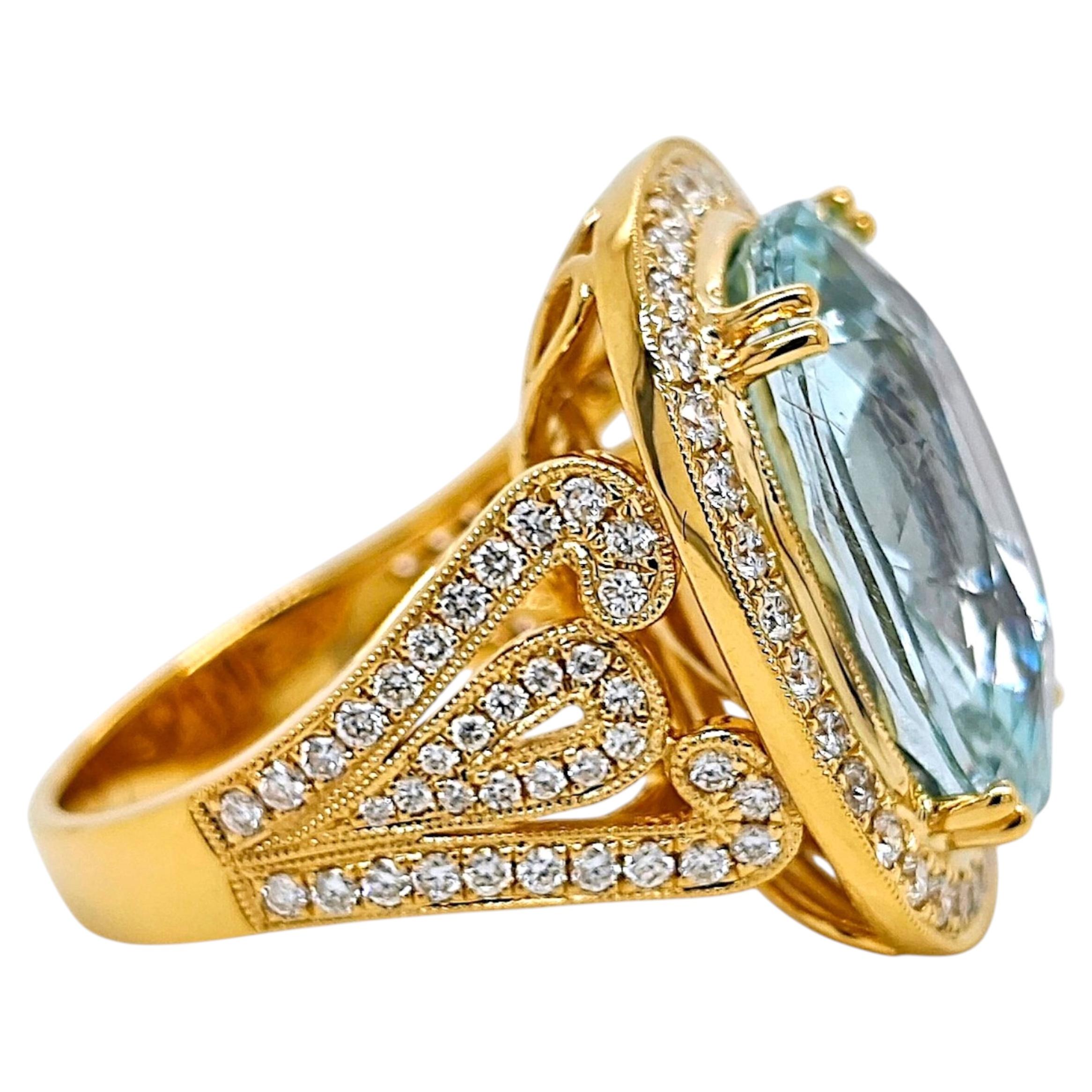 Anello in oro giallo con diamante rotondo e acquamarina da 12.94 carati in vendita