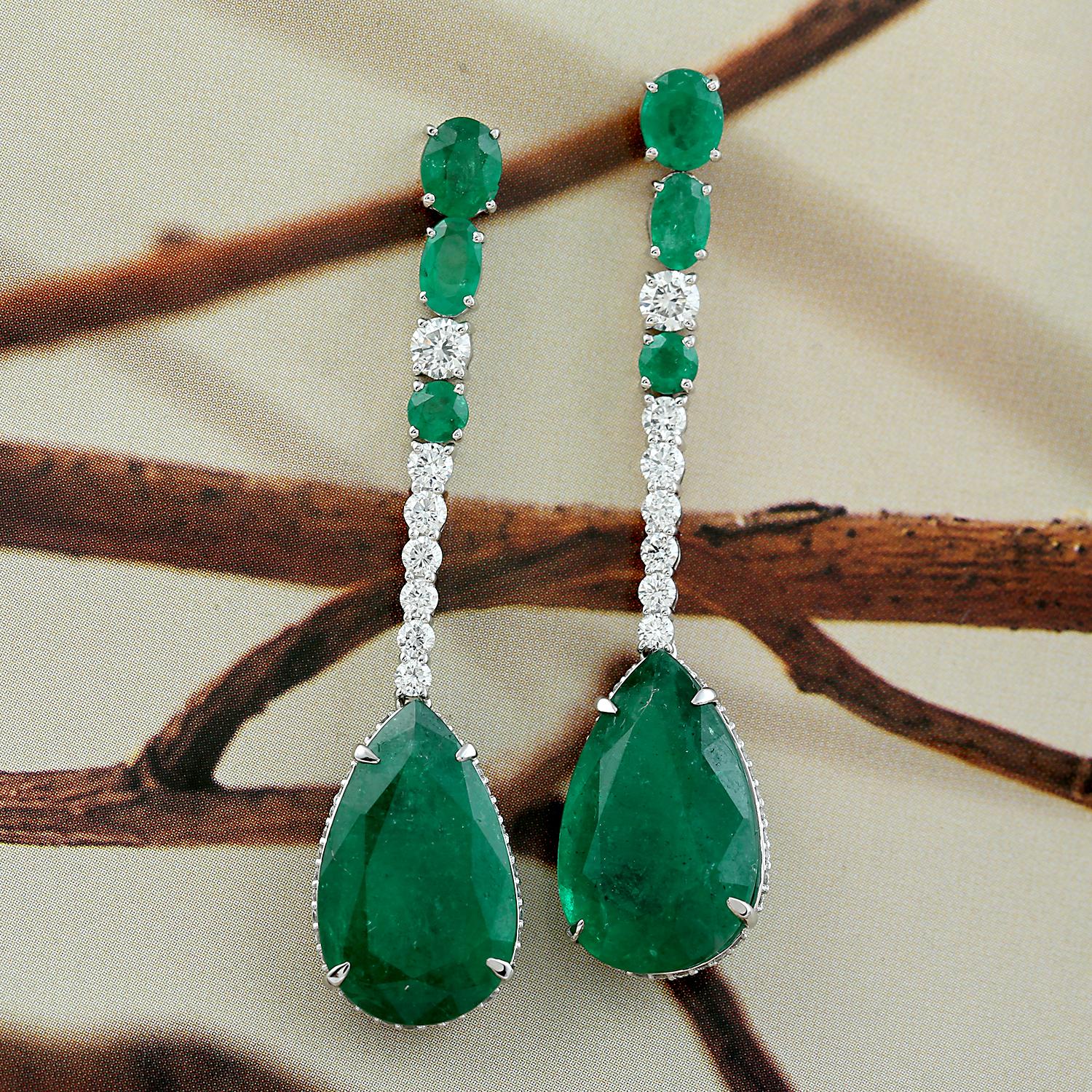Modern 12.95 Carats Emerald Diamond 14 Karat Gold Dangle Earrings For Sale